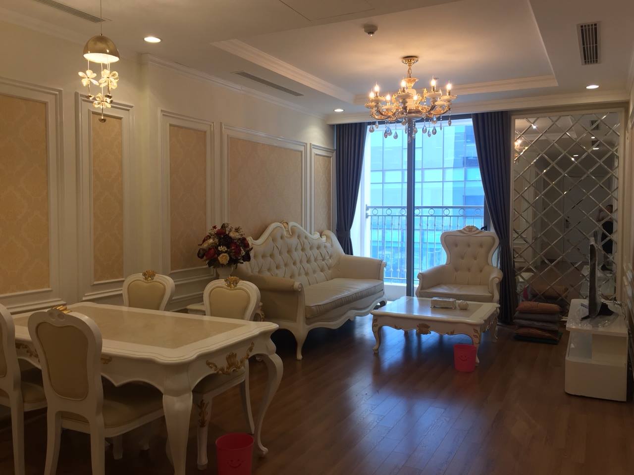 Cho thuê căn hộ 2 phòng ngủ tòa Discovery Complex, đầy đủ đồ nội thất cao cấp