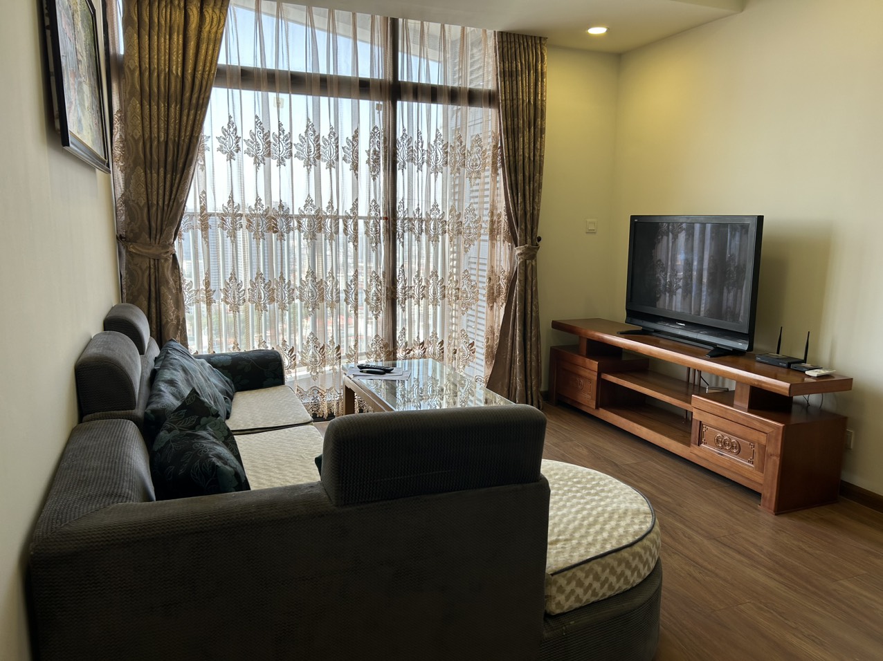 Cho thuê căn hộ 2 phòng ngủ tòa Discovery Complex, đầy đủ đồ nội thất cao cấp