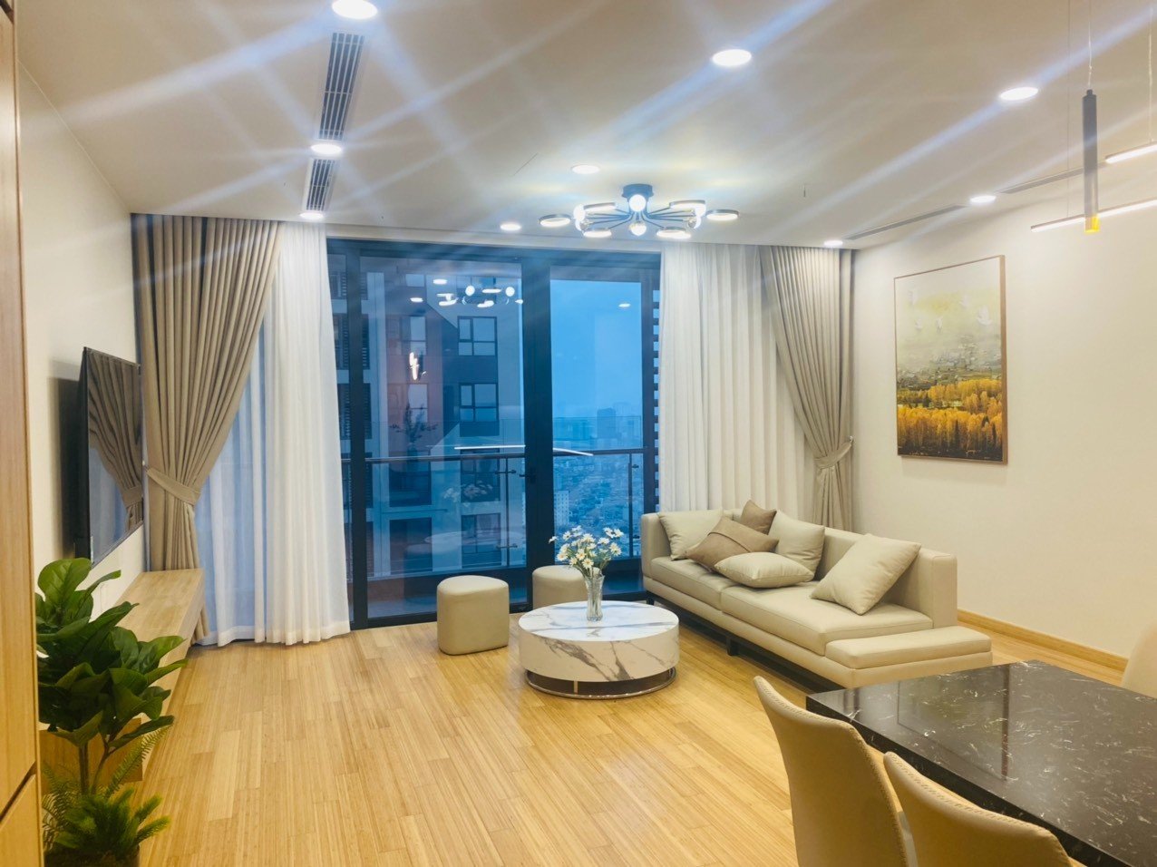 Cần cho thuê gấp căn hộ chung cư The Nine- Số 9 Phạm Văn Đồng có 02pn đầy đủ nội thất giá 14tr/th