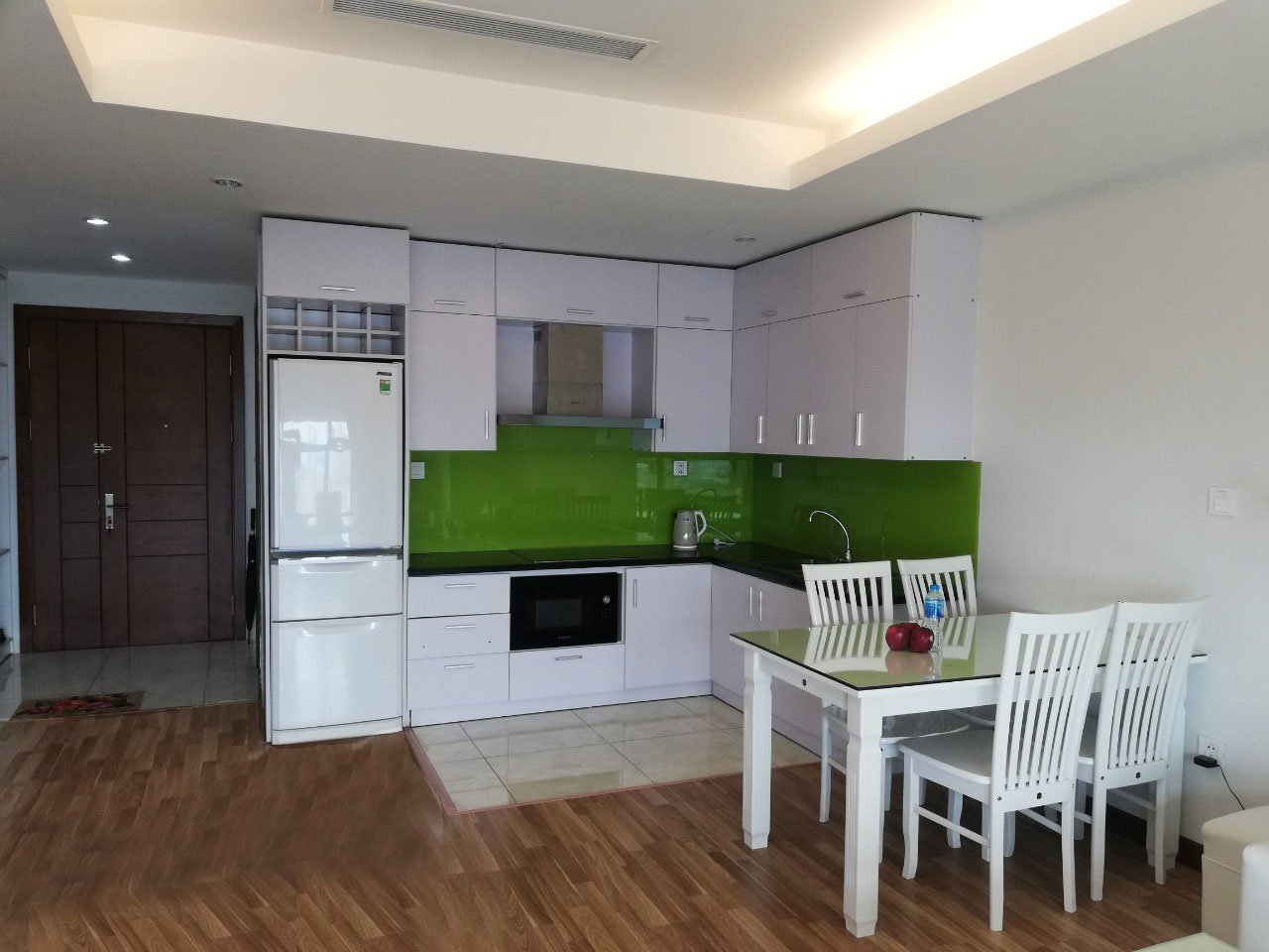 Cho thuê chung cư Star Tower, diện tích 100m2, 2 phòng ngủ chỉ việc vào ở