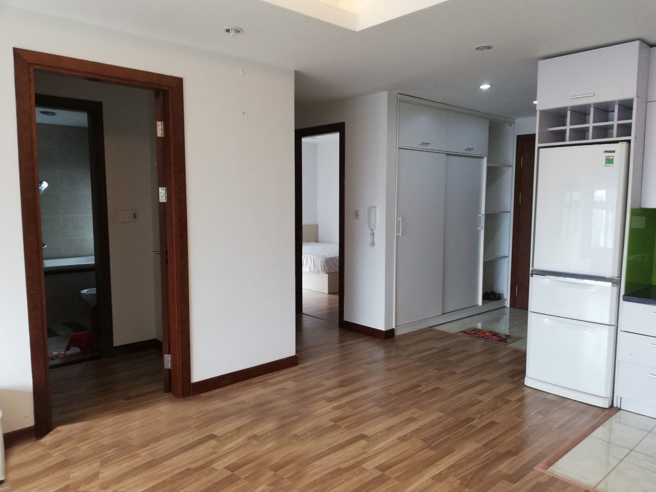 Cho thuê chung cư Star Tower, diện tích 100m2, 2 phòng ngủ chỉ việc vào ở