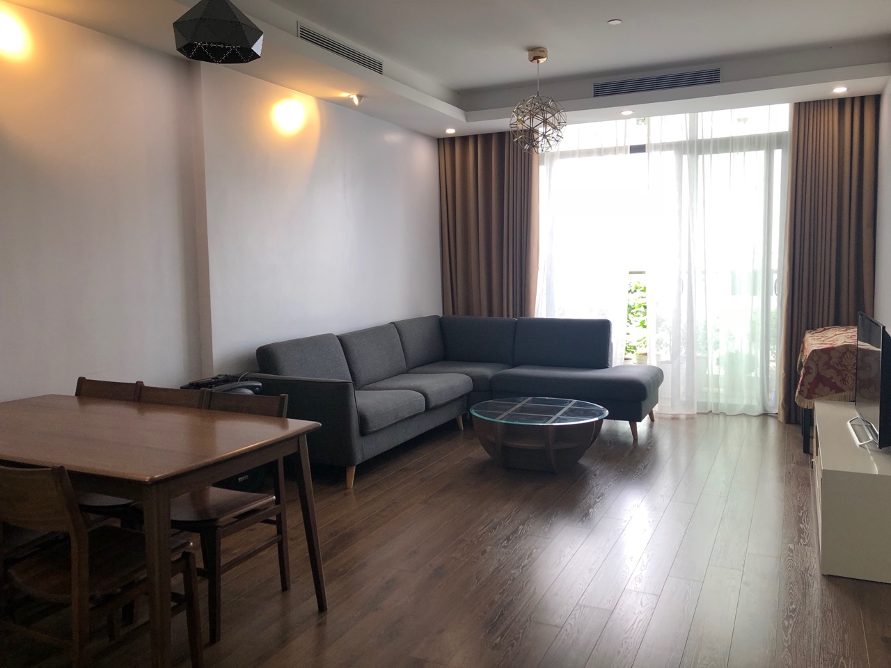 Cho thuê căn hộ Sun Grand City - 69B Thụy Khuê, 96m2 2 ngủ đủ đồ giá 22 triệu