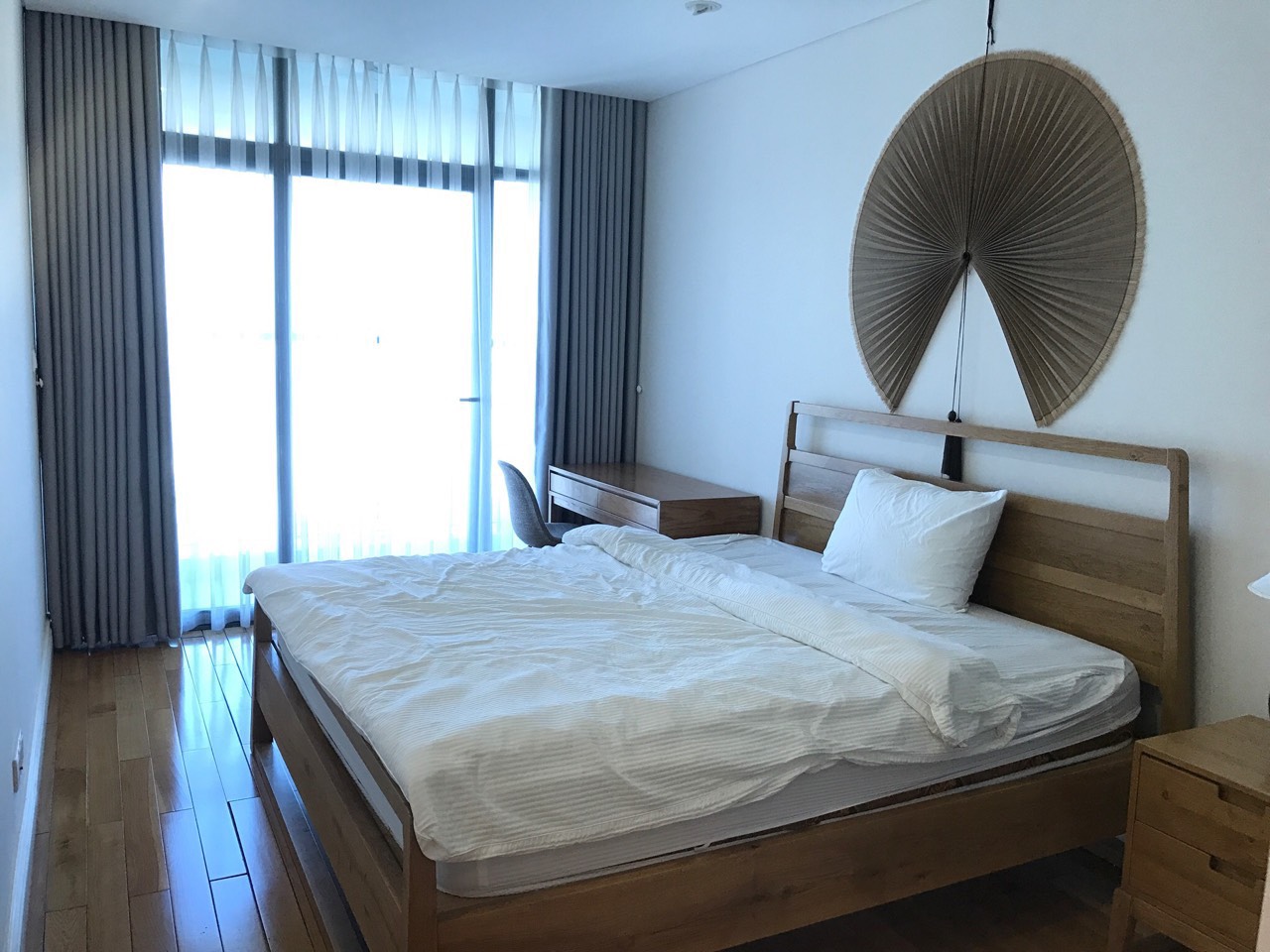Cho thuê căn hộ 2 phòng ngủ full nội thất tầng trung view mặt đường chung cư cao cấp Hoàng Thành Tower ( ảnh thật đang trống )
