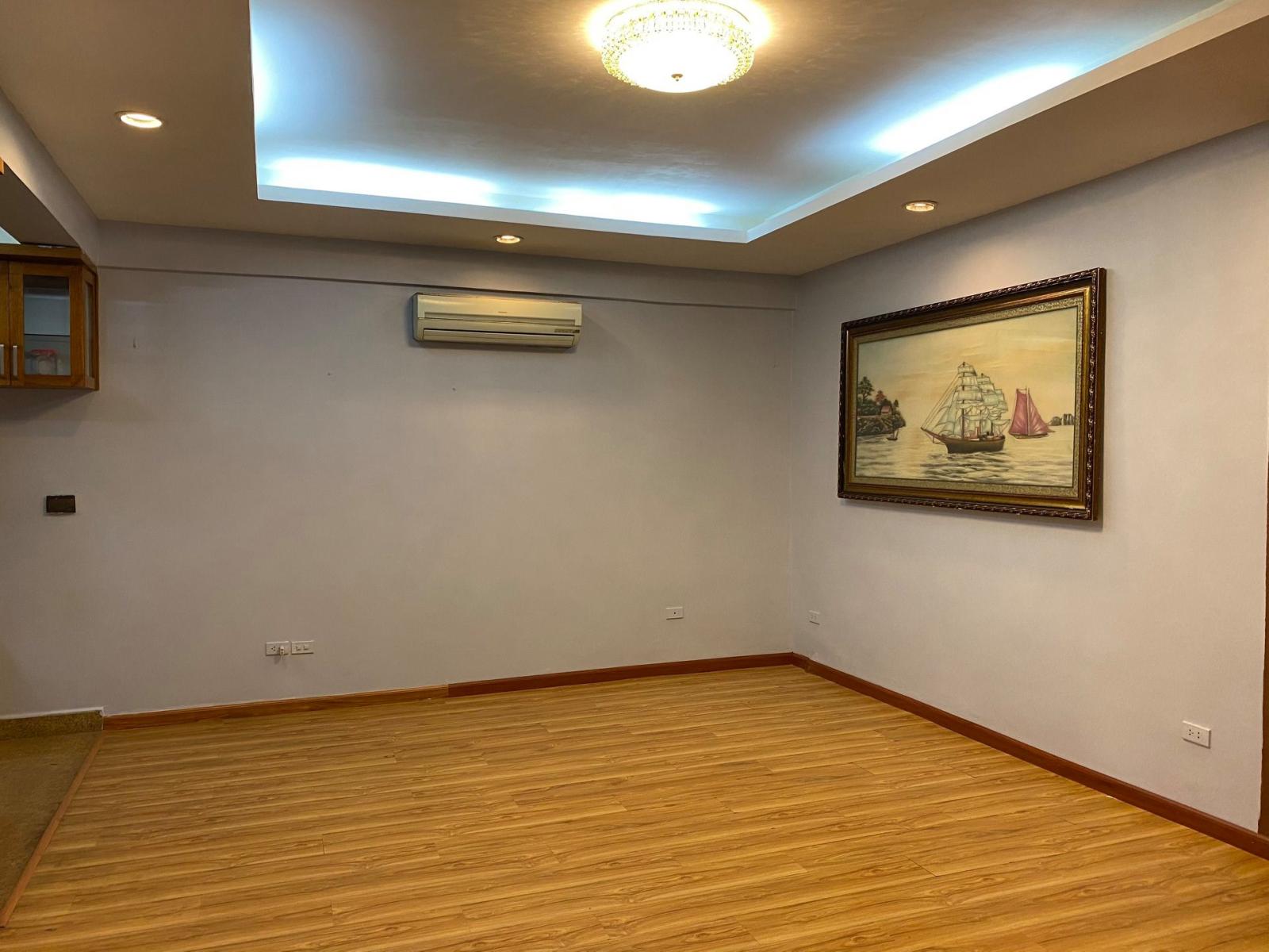 Cho thuê căn hộ 2 phòng ngủ đồ cơ bản chung cư Kinh Đô Tower 93 Lò Đúc đang trống vào luôn