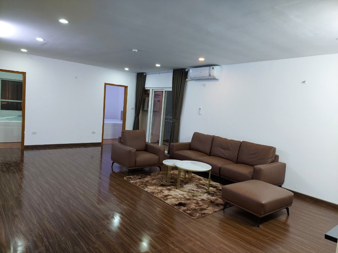Cho thuê căn hộ M5 Nguyễn Chí Thanh 133m, 3 ngủ, 2vs full 19tr vào luôn
