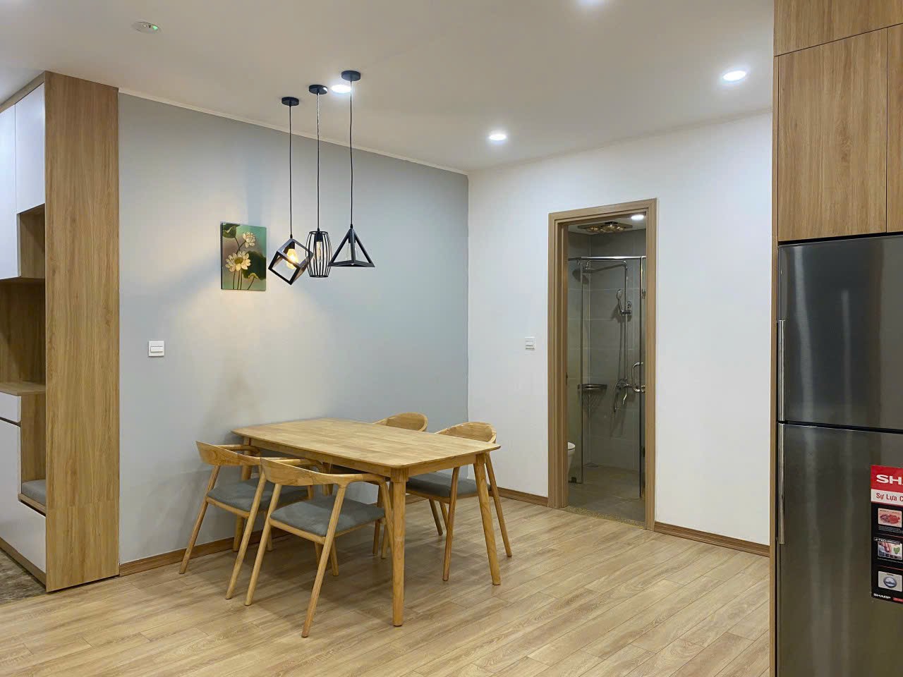 Cho thuê căn hộ Bonanza 23 Duy Tân 75m, 2 ngủ, 2vs full 14tr vào luôn
