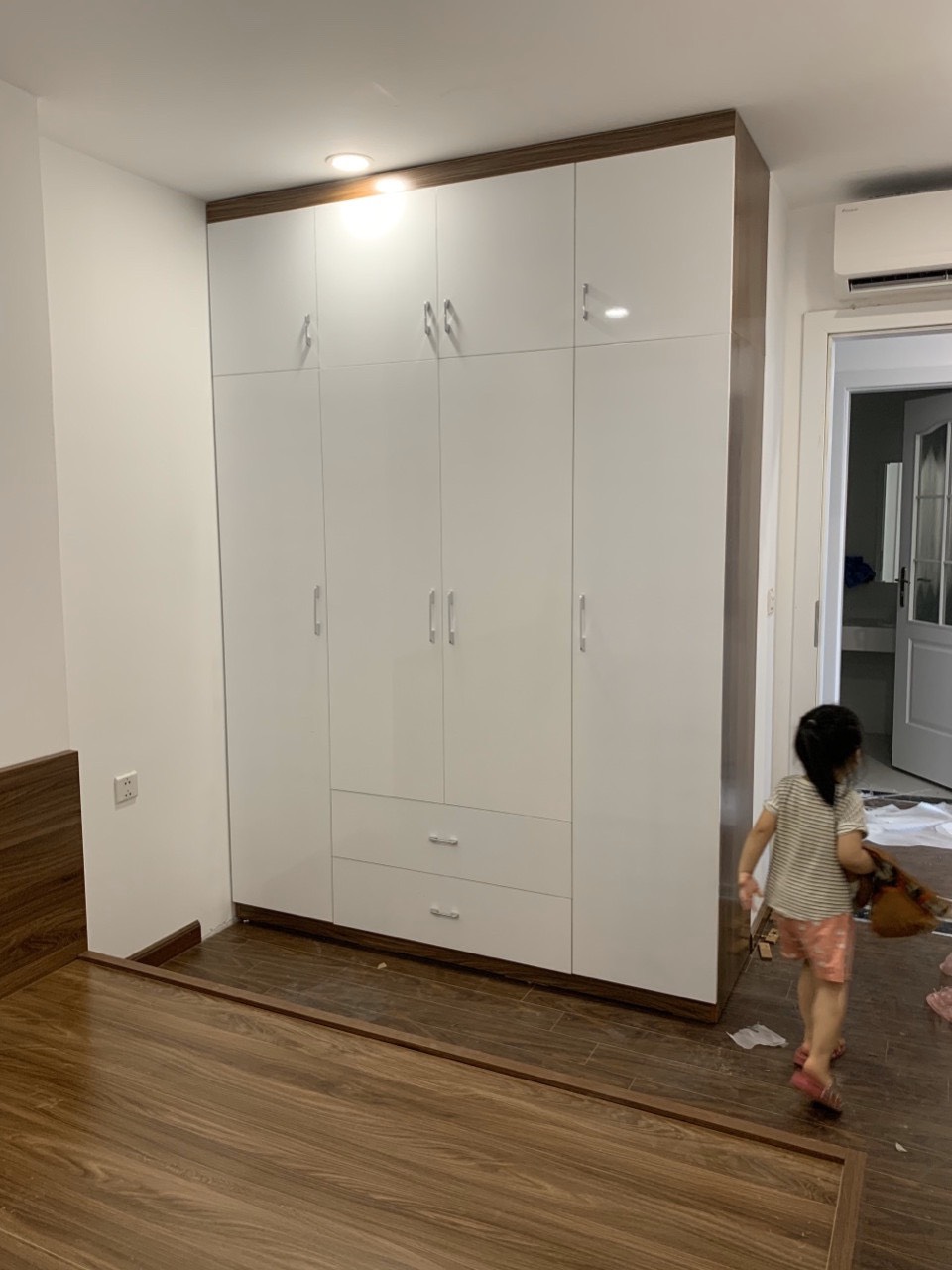 Cho thuê chung cư Imperial Plaza Giải Phóng, 2 ngủ 75m2 full đồ 12 triệu. LH 0377983070