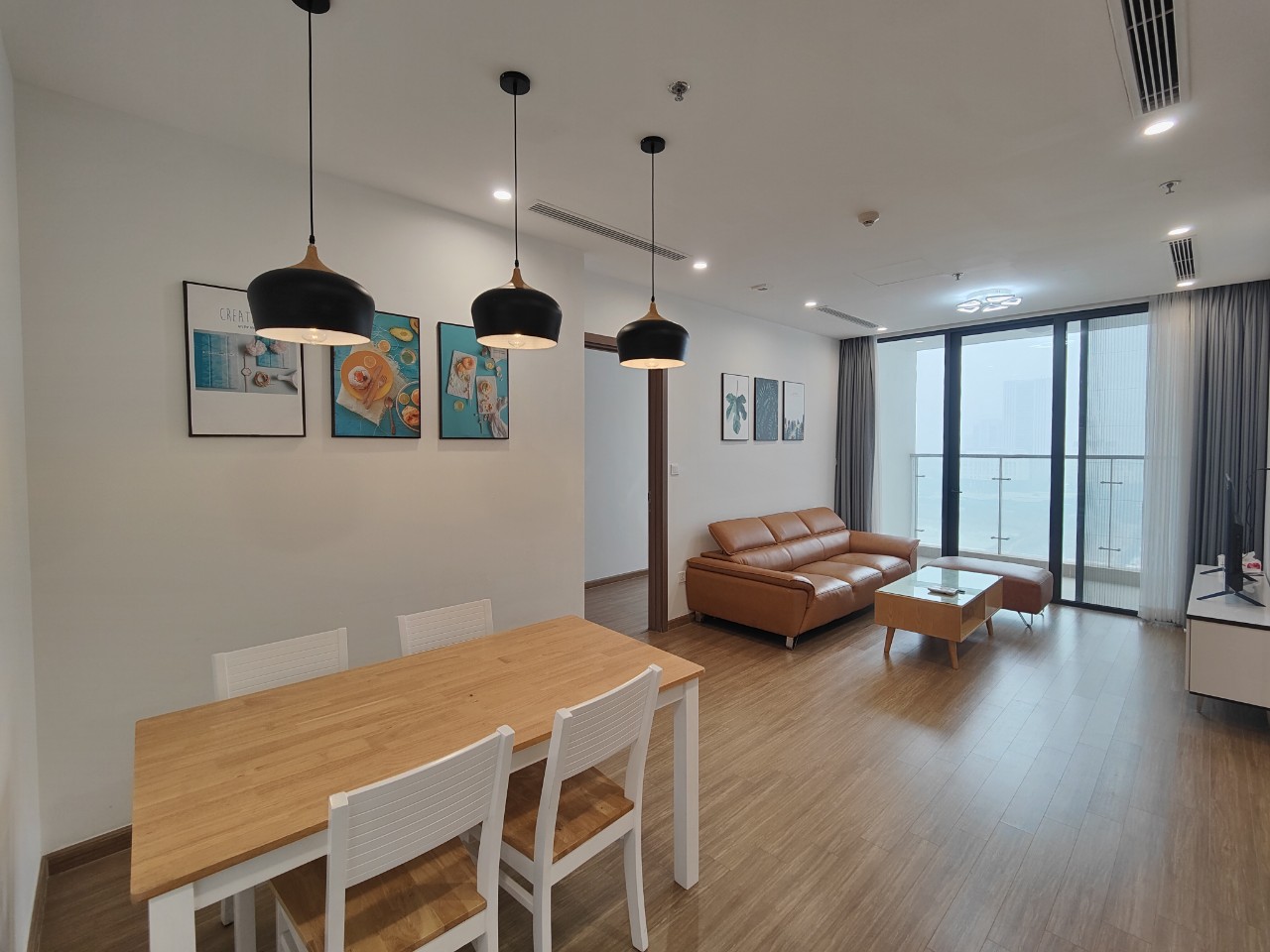 Cho thuê căn hộ 3 ngủ chung cư Vinhomes Skylake, Phạm Hùng, đã đủ đồ nội thất, tầng cao view đẹp