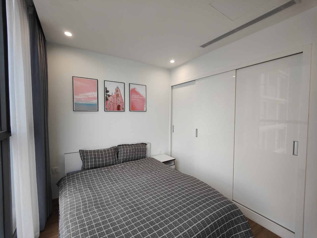 Cho thuê căn hộ 3 ngủ chung cư Vinhomes Skylake, Phạm Hùng, đã đủ đồ nội thất, tầng cao view đẹp