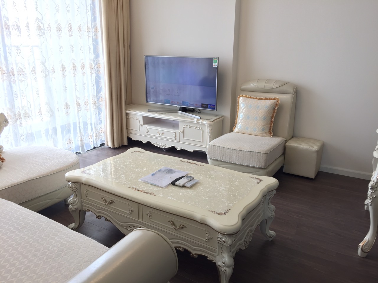 Cho thuê CHCC Sunshine Riverside Tây Hồ căn góc 110m2, 3PN, full đồ, view Hồ Tây và cầu Nhật Tân