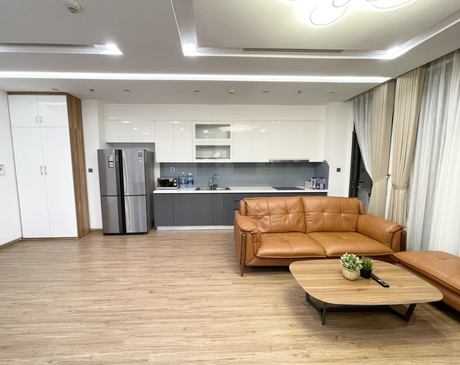 Cho thuê chung cư Vinhomes Metropolis 120m2 3PN đủ nội thất mới 100% nhà cực sáng thoáng đang trống