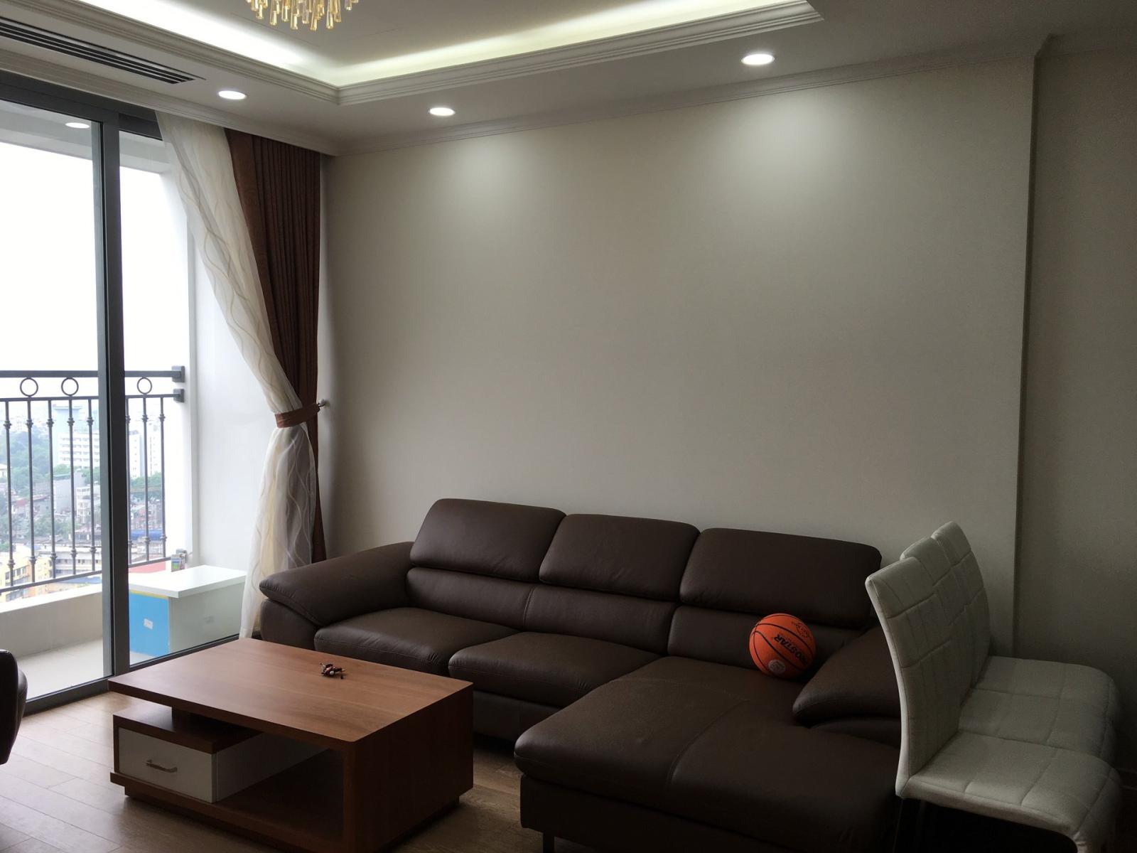 Cho thuê căn chung cư Vinhomes Nguyễn Chí Thanh, DT 110m2 3PN, full trang thiết bị hiện đại