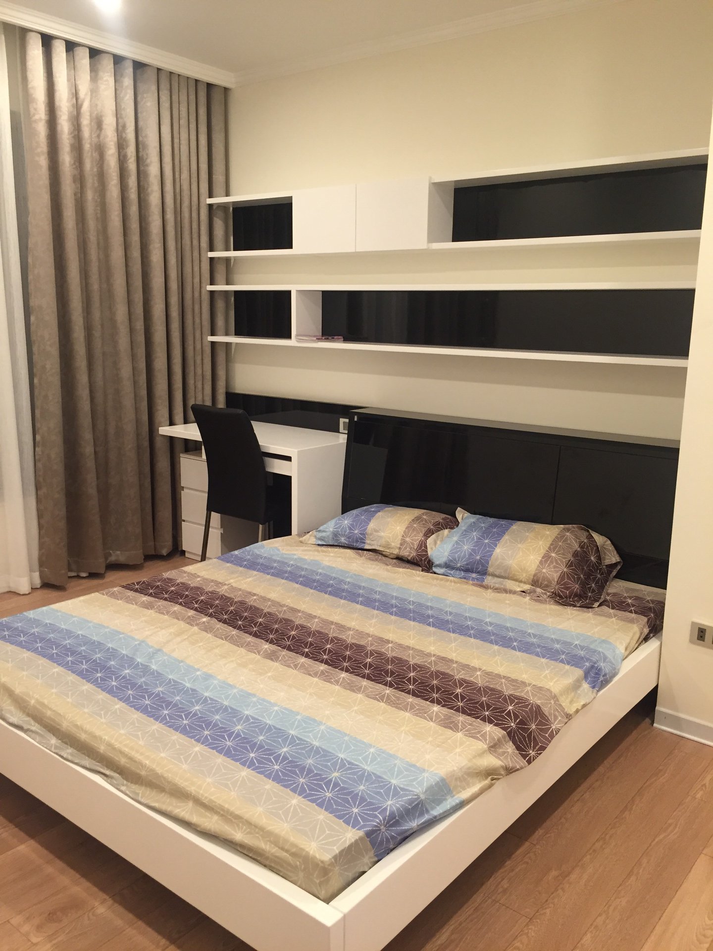 Cho thuê căn chung cư Vinhomes Nguyễn Chí Thanh, DT 110m2 3PN, full trang thiết bị hiện đại