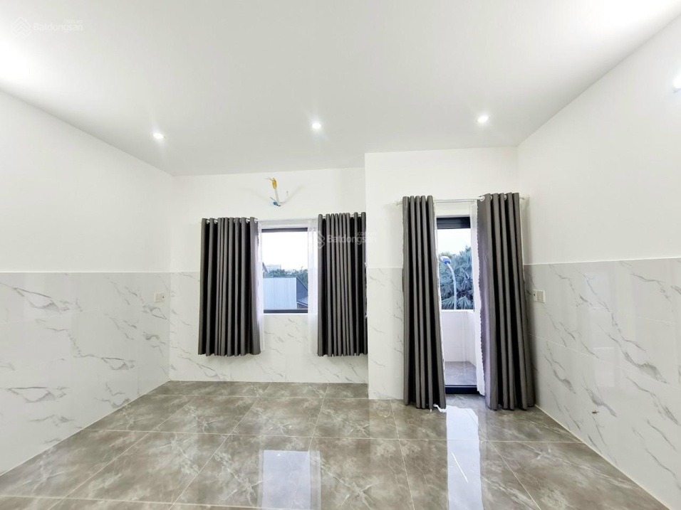 Cho thuê căn góc ba lầu diệntichs 150m2 tại phường Vĩnh Bảo, Kiên Giang