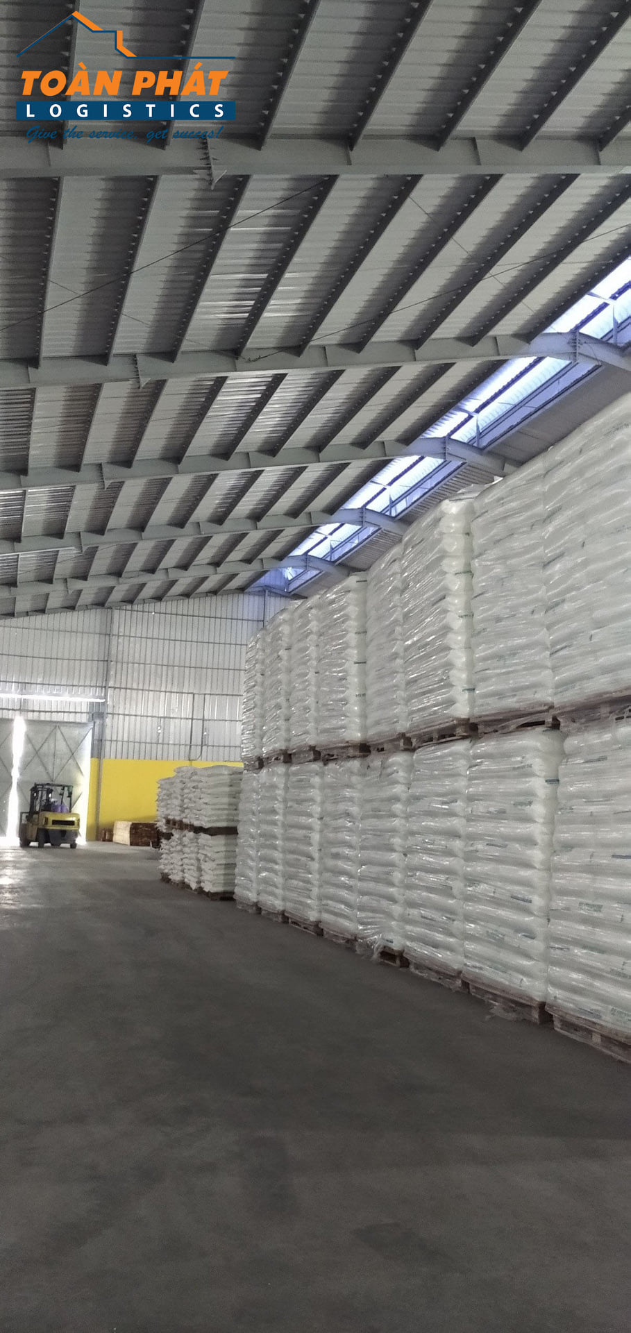 Cho thuê kho bao gồm dịch vụ xếp dỡ, thuê kho diện tích tách nhỏ 200-300m2 tại KCN Sóng Thần 1