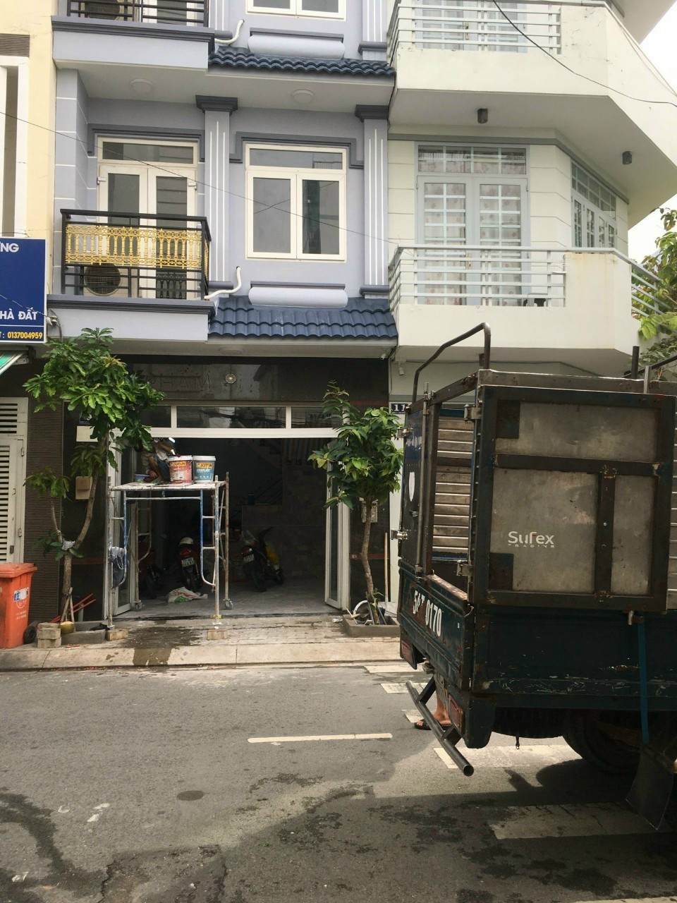 Cho thuê nhà mặt tiền 3 lầu đường Lý Phục Man giá 25tr/tháng