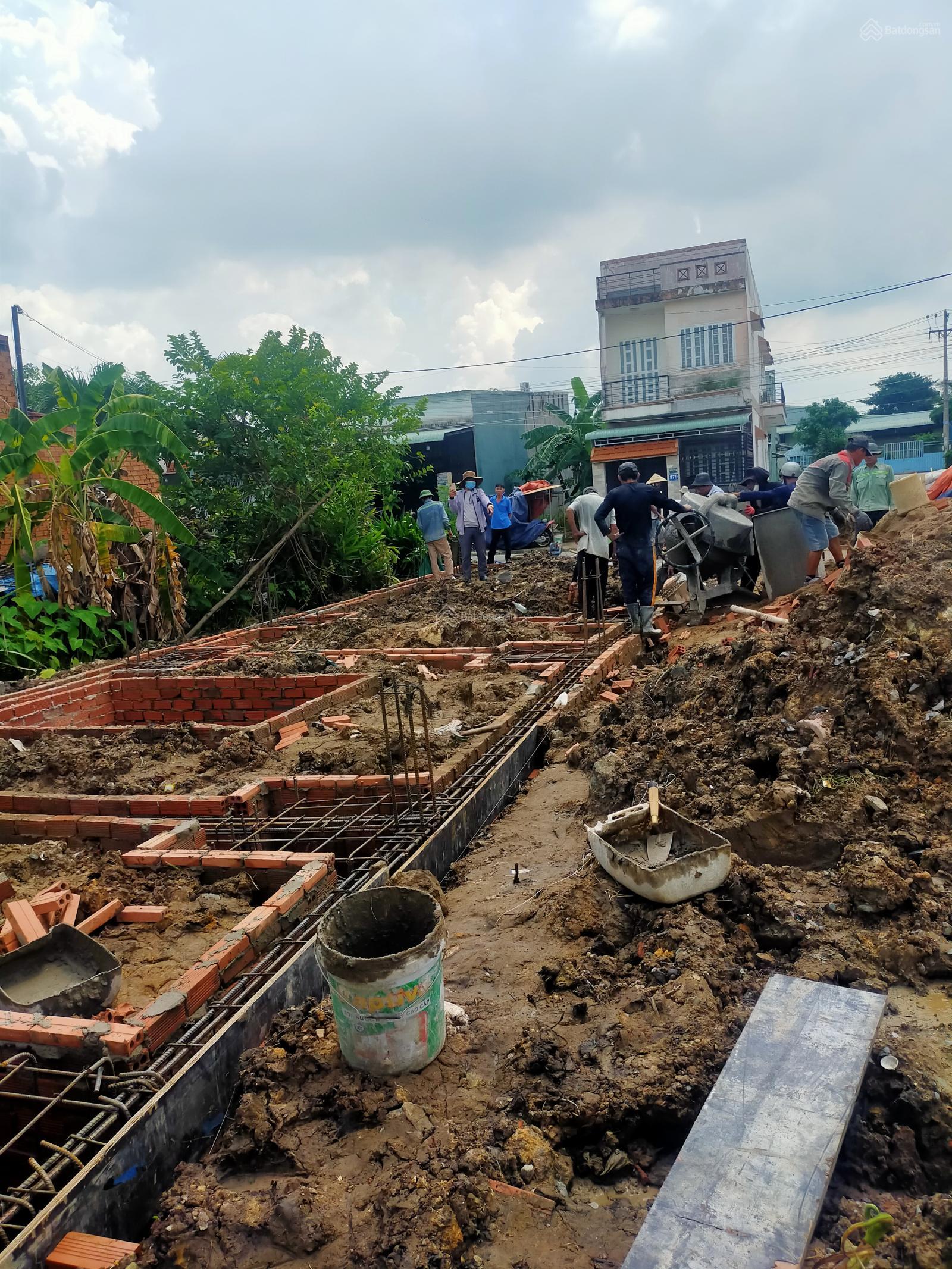 Bán nhà 2 lầu 1 trệt gần cao tốc Mỹ Phước Tân Vạn