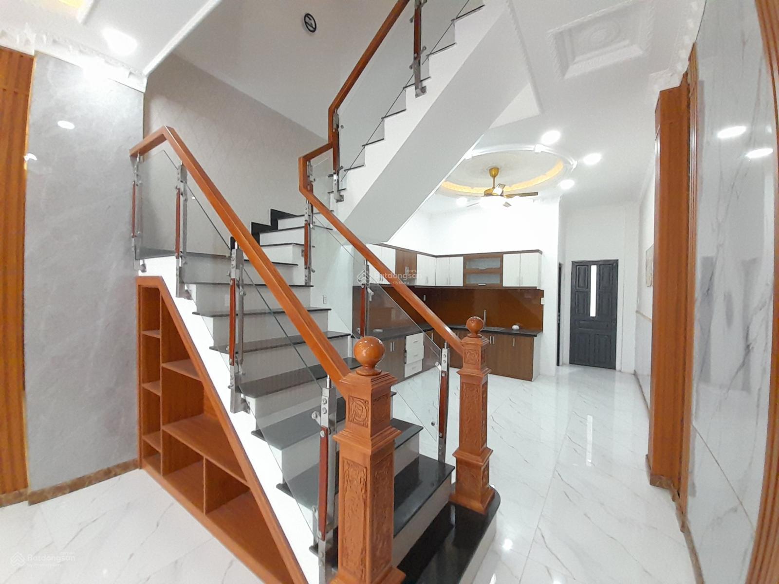 Bán nhà 1 trệt 2 lầu KDC Phú Hồng Đạt P. Bình Chuẩn