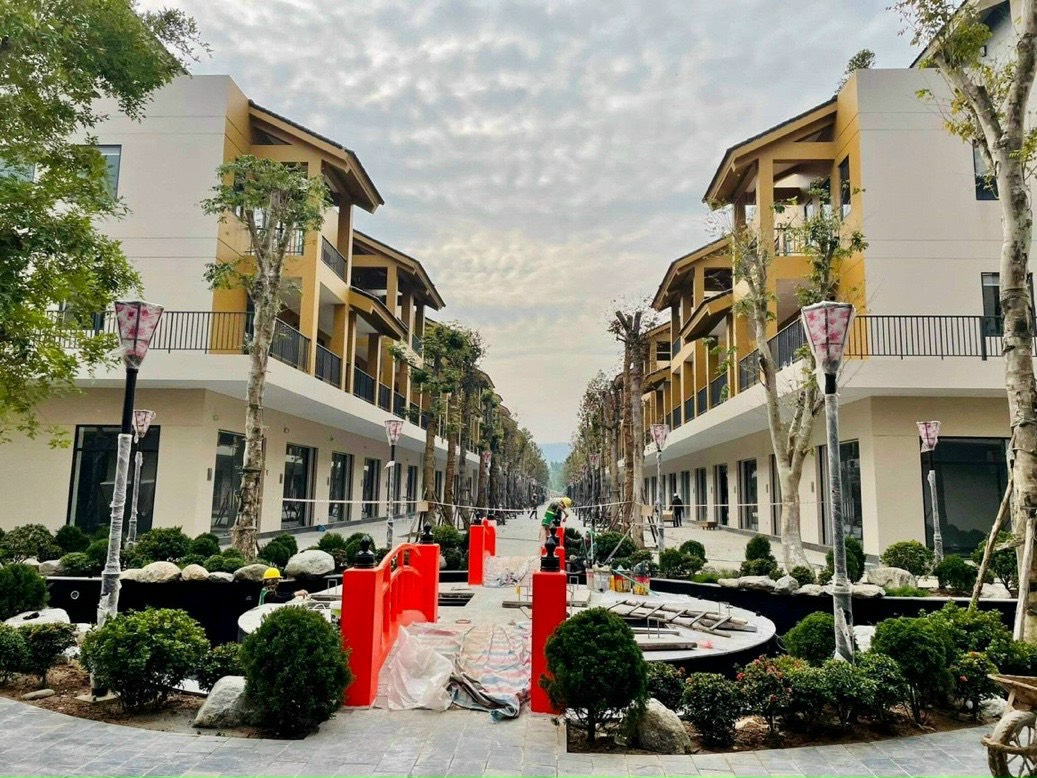 Bán cắt lỗ căn hộ khoáng nóng Wyndham Thanh Thủy view trực diện sông tầng 18 giá 950tr
