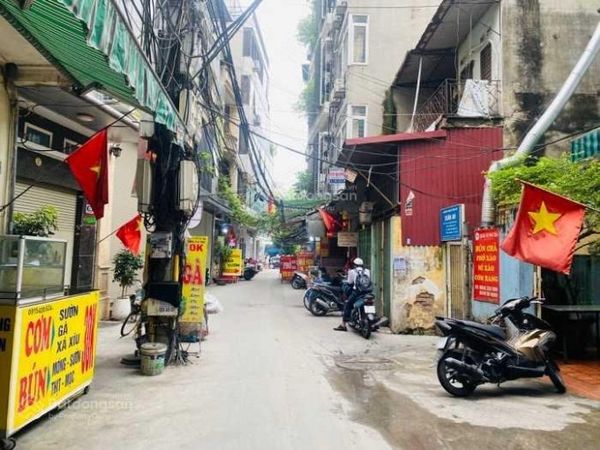 Bán nhà riêng ngõ 72 Tôn Thất Tùng, 40m2, 4T, Ô Tô Giá Chỉ 5,2 Tỷ