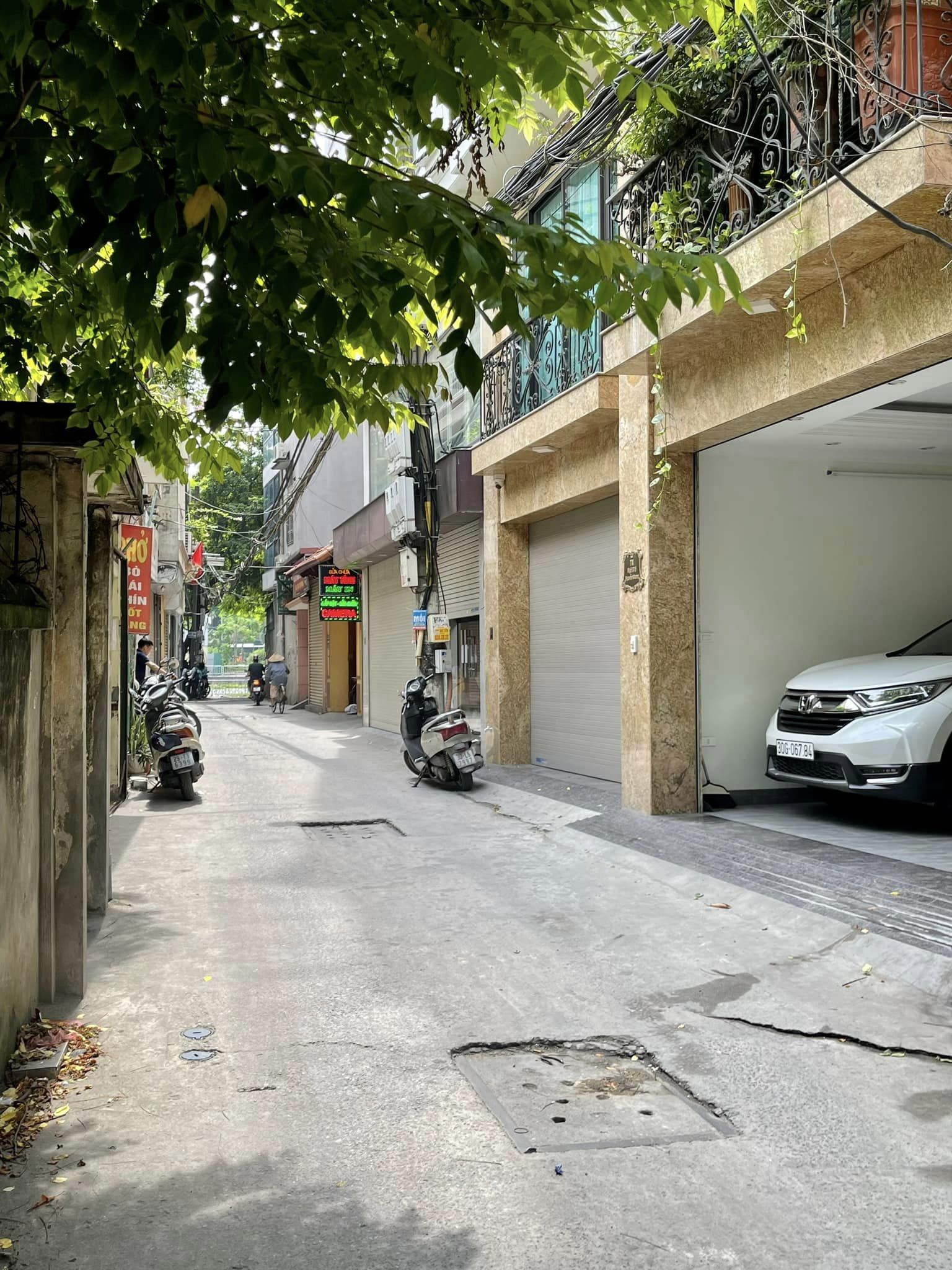 Cần bán nhà Quận Thanh Xuân, oto cất trong Nhà, Nhà mới. 41m x5 tầng . 6,x tỷ