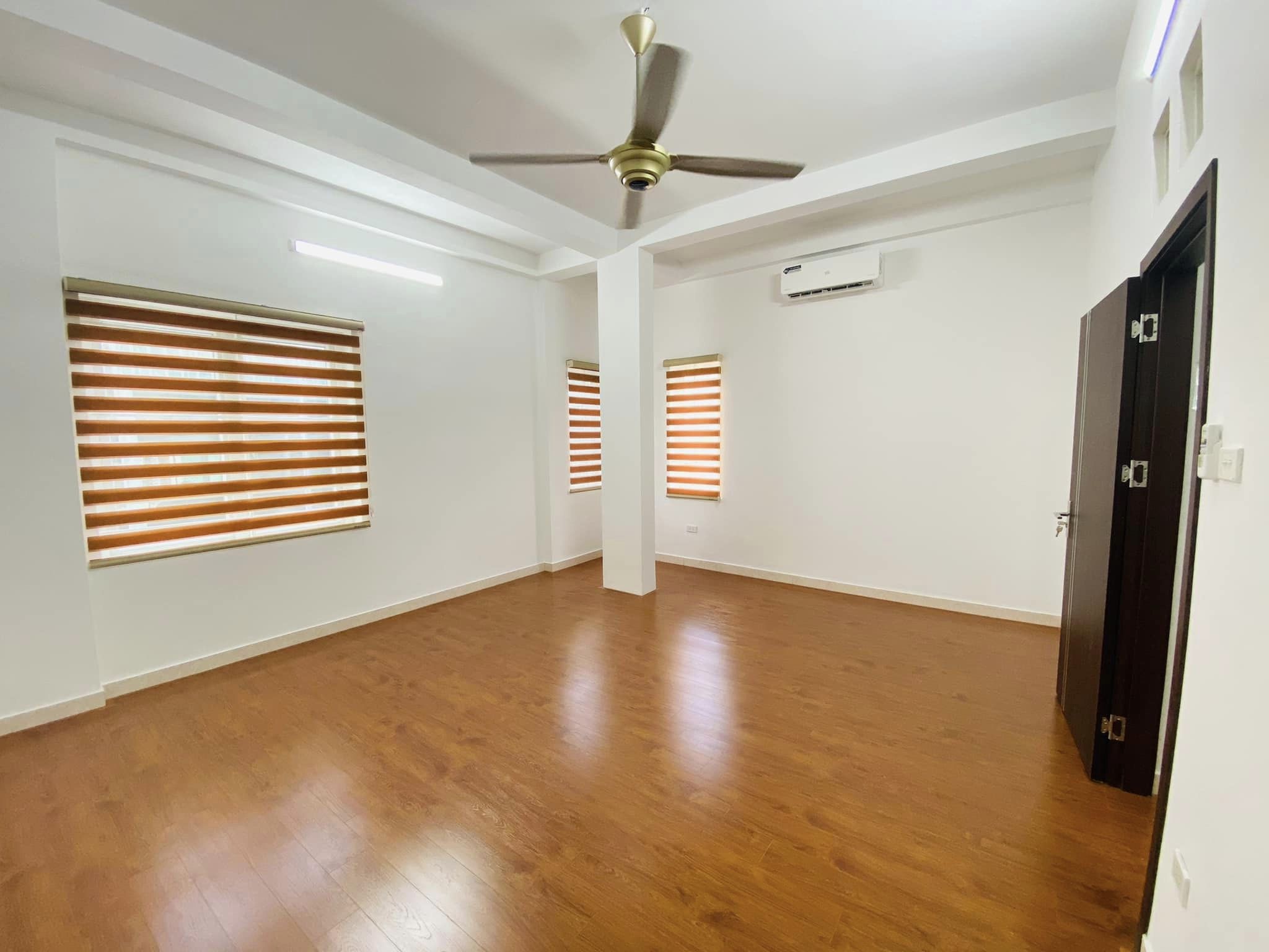 HIẾM! Gần bãi gửi ô tô, mới ở luôn bán nhà Xã Đàn 78.5 m2 CHỈ 7.5 tỷ