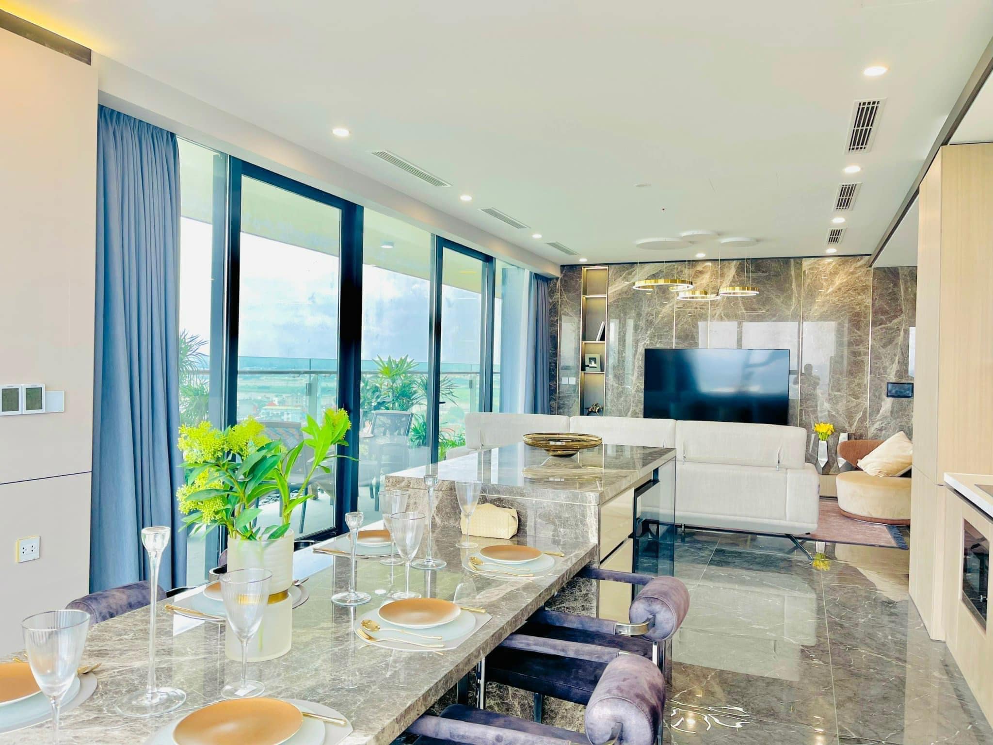 Biệt thự sân vườn trên không Sunshine Golden River Ciputra DT 160m2 chỉ 65tr/m2 - CK 8%