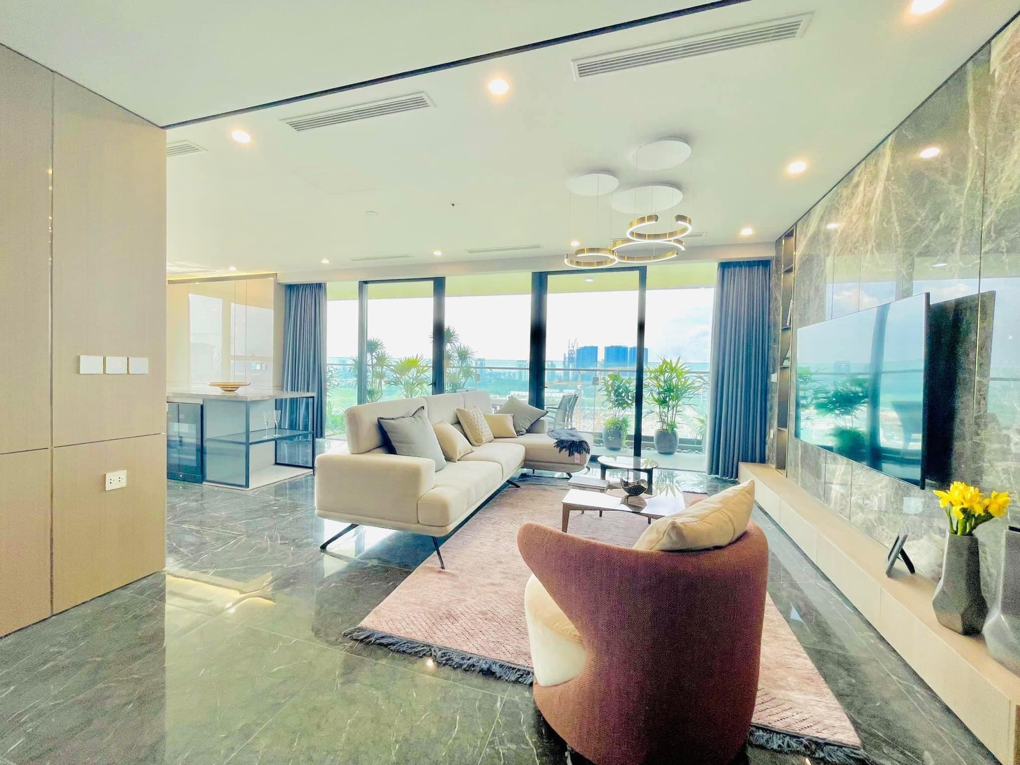 Biệt thự sân vườn trên không Sunshine Golden River Ciputra DT 160m2 chỉ 65tr/m2 - CK 8%