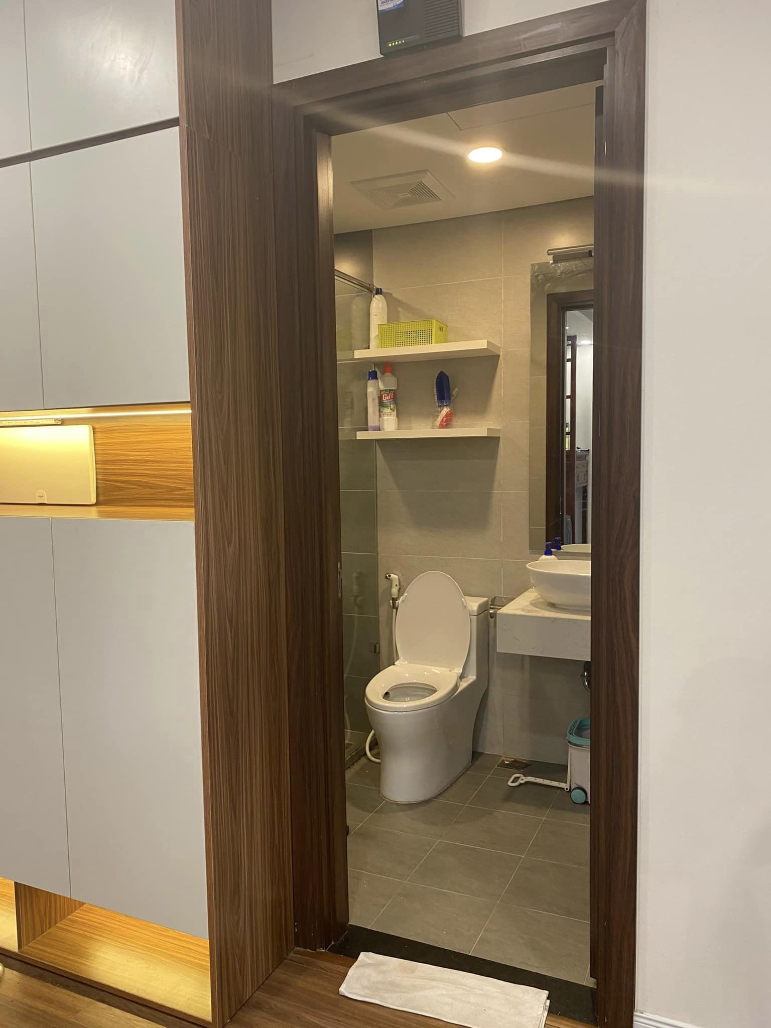 Bán Căn hộ 2 Phòng Ngủ Siêu Sang Giá 1.9 Tỉ, Cách Big C Long Biên 5 Phút di chuyển
