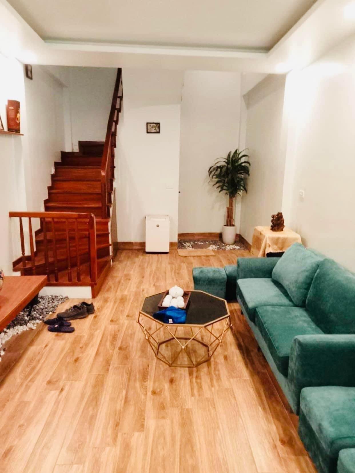 Nhà Hiếm Phố Nguyễn Khang, Q. Cầu Giấy, Ô Tô Đỗ, Ở Luôn, DT 50m2 5T, Mặt tiền 4,5m, Giá 7 Tỷ.