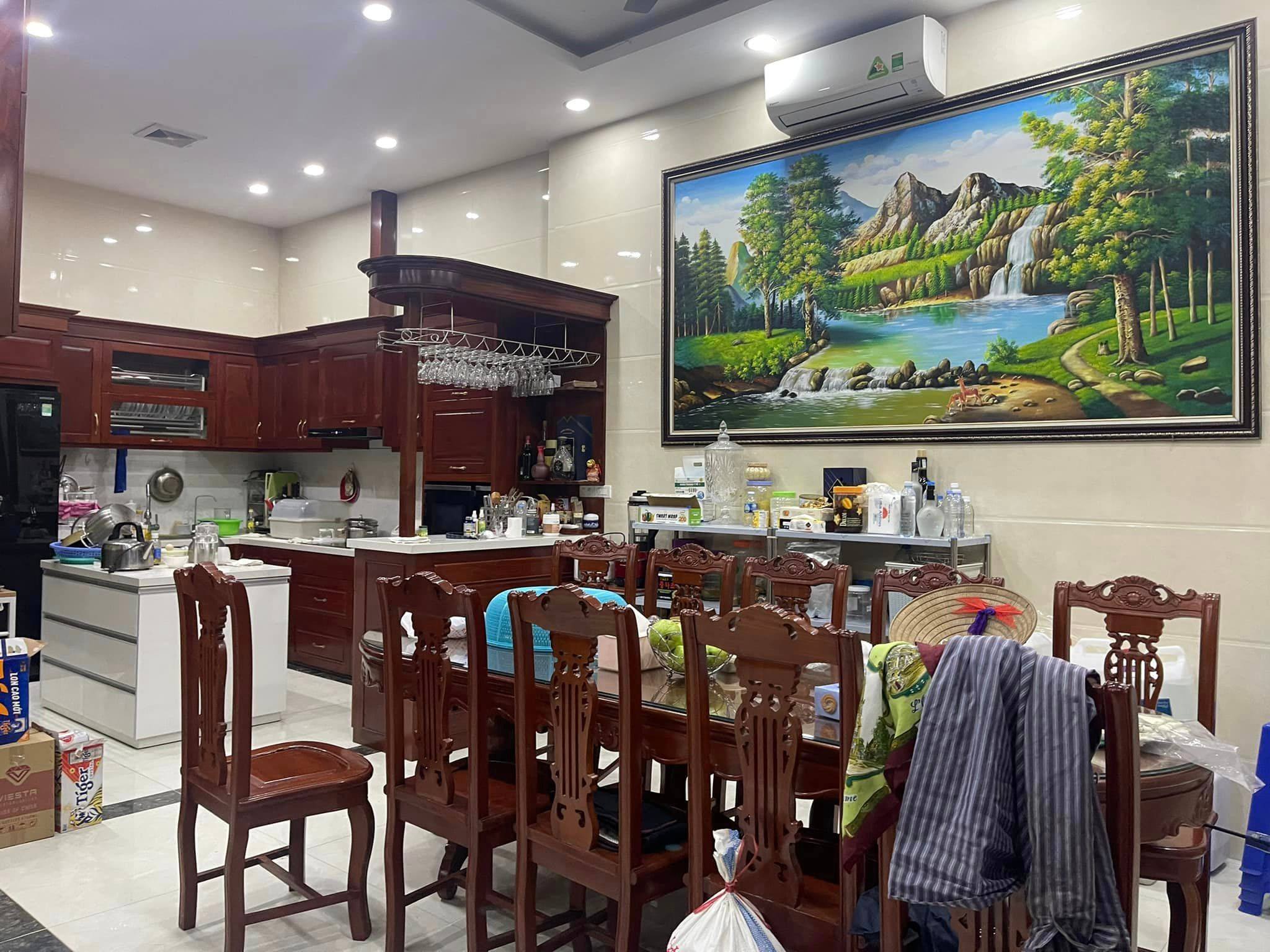 Nhà Vip Phố Xuân Thủy, Ô Tô Kinh Doanh, SĐCC, DT 55M2 4T, Mặt Tiền 3.8m, Giá Nhỉnh 6 Tỷ.