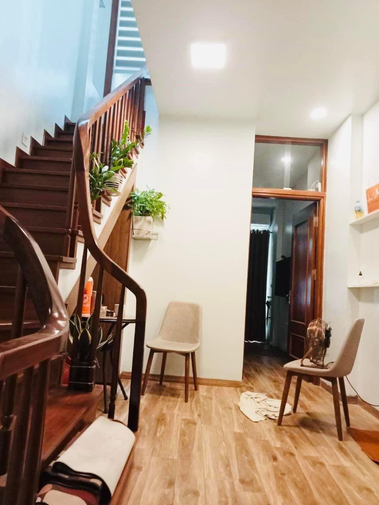 Nhà Hiếm Phố Nguyễn Khang, Q. Cầu Giấy, Ô Tô Đỗ, Ở Luôn, DT 50m2 5T, Mặt tiền 4,5m, Giá 7 Tỷ.