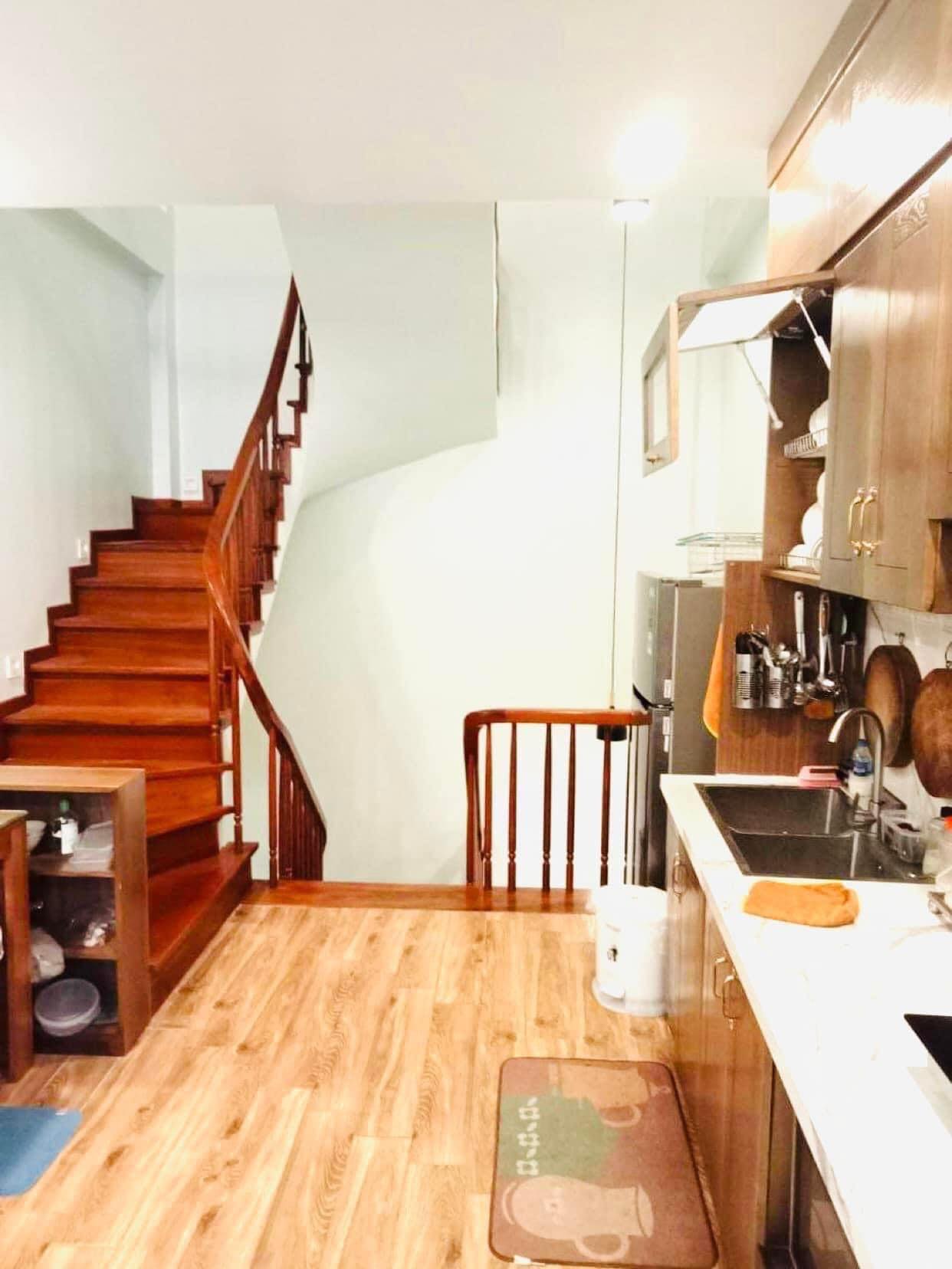 Nhà Hiếm Phố Nguyễn Khang, Q. Cầu Giấy, Ô Tô Đỗ, Ở Luôn, DT 50m2 5T, Mặt tiền 4,5m, Giá 7 Tỷ.