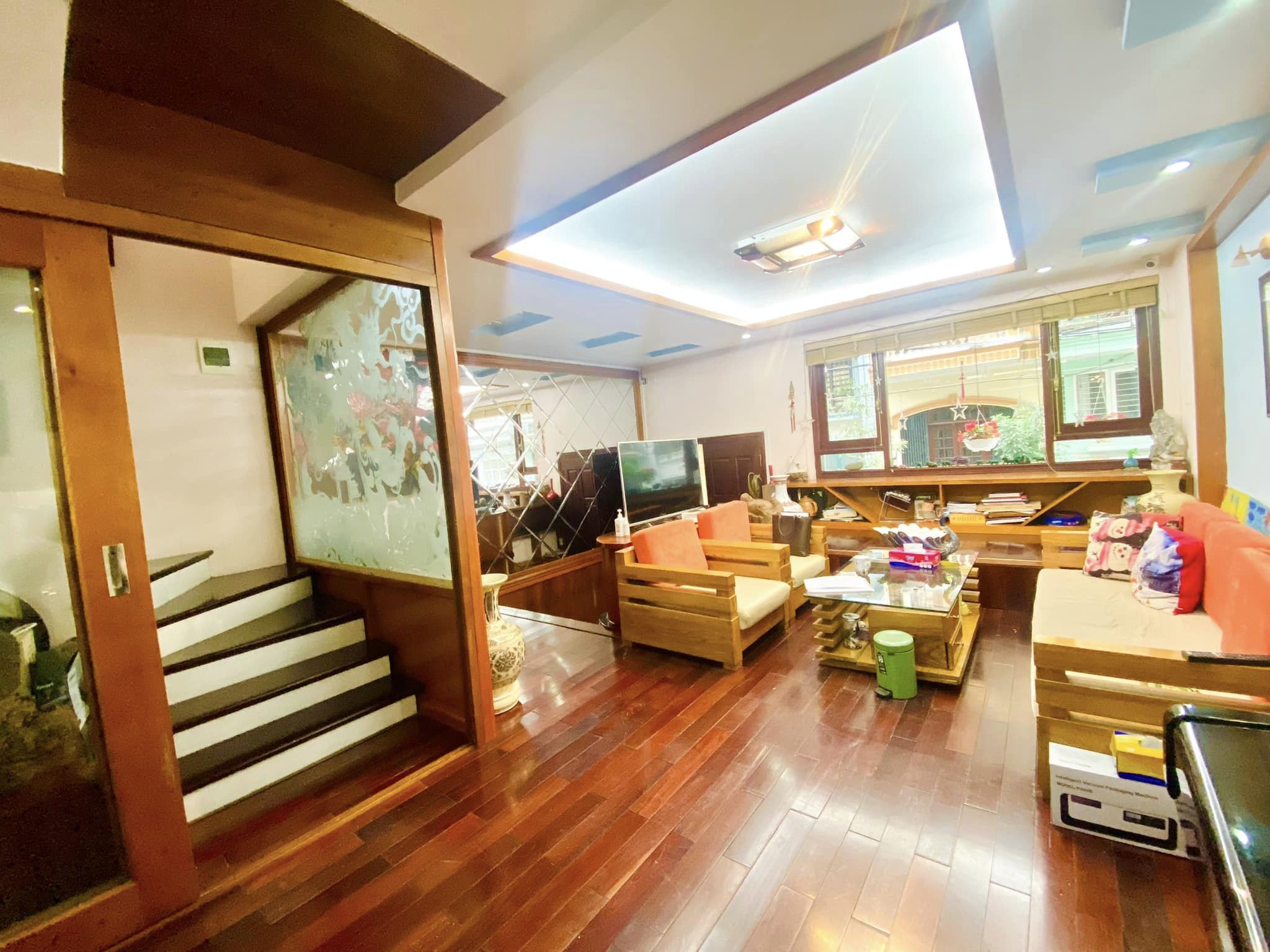 Cho thuê nhà kinh doanh 5 tầng 50m2, ngõ 34 Hoàng Cầu