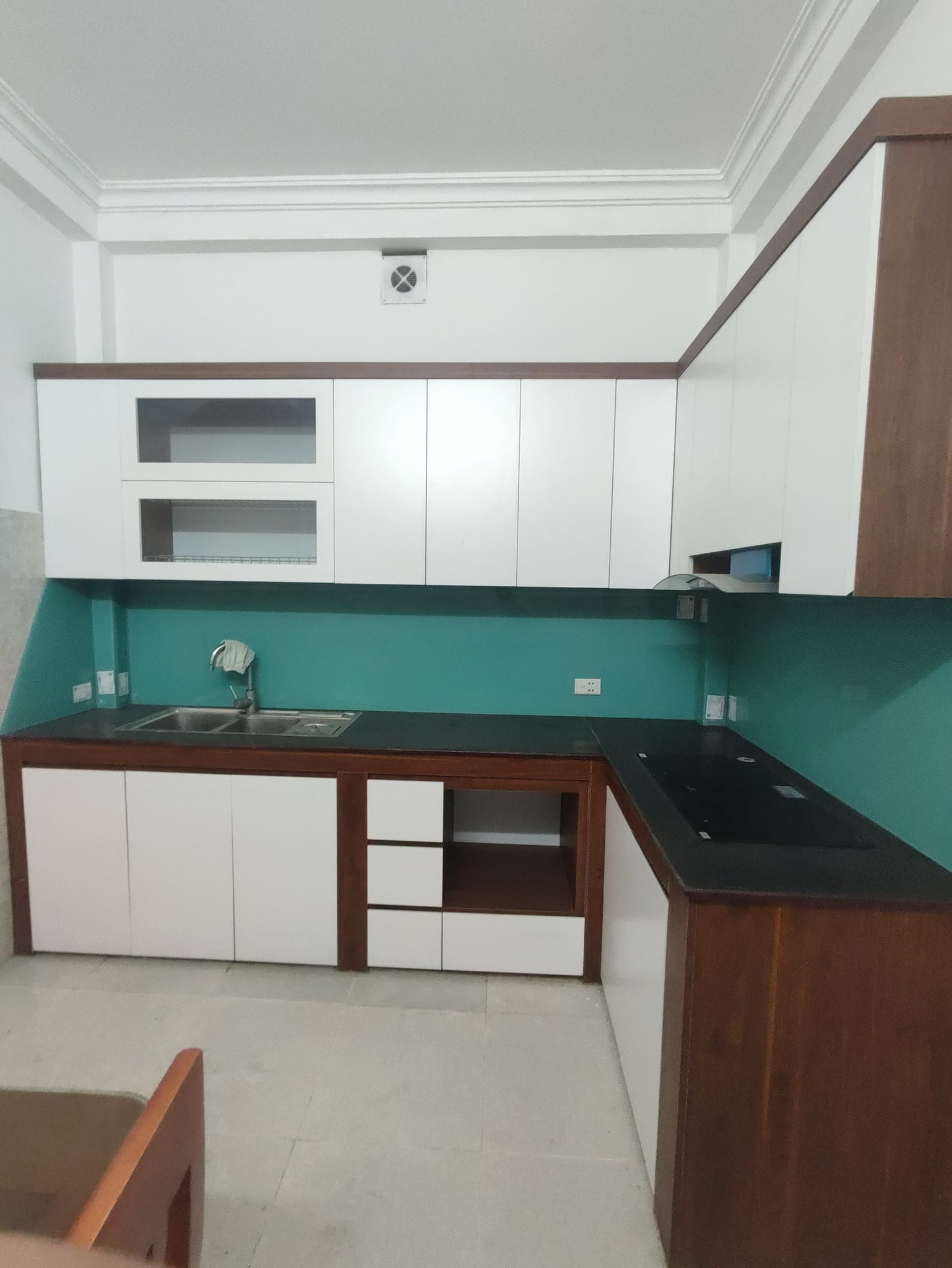 Ngõ nông, thoáng mát, yên tĩnh, có sân để xe, bán nhà Thịnh Quang