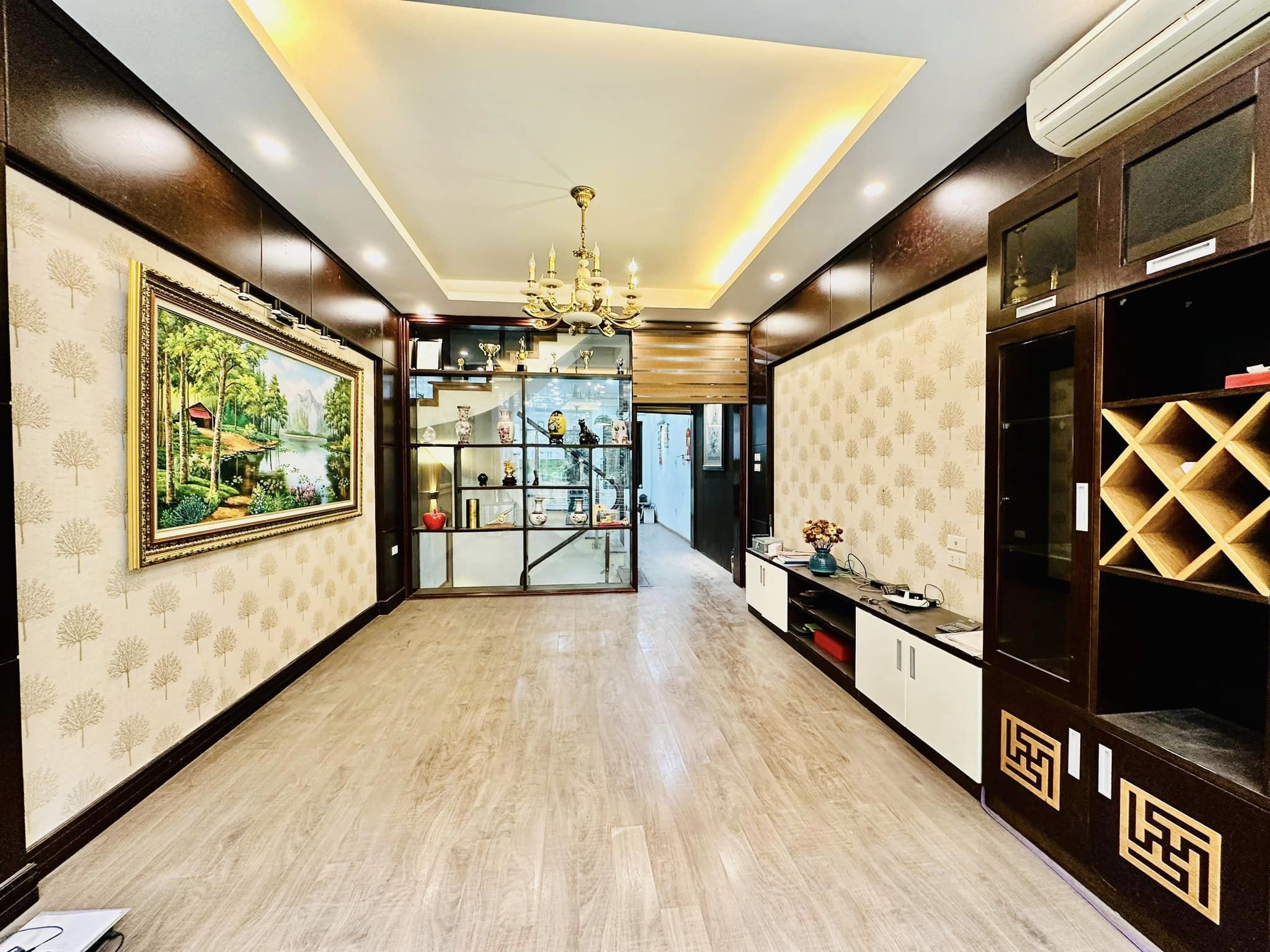 Cần bán nhà Quận Thanh Xuân, oto cất trong Nhà, Nhà mới. 41m x5 tầng . 6,x tỷ