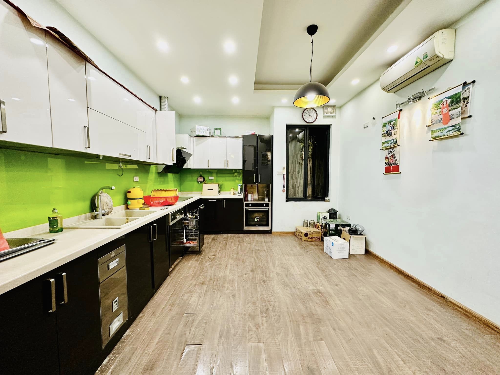 Cần bán nhà Quận Thanh Xuân, oto cất trong Nhà, Nhà mới. 41m x5 tầng . 6,x tỷ