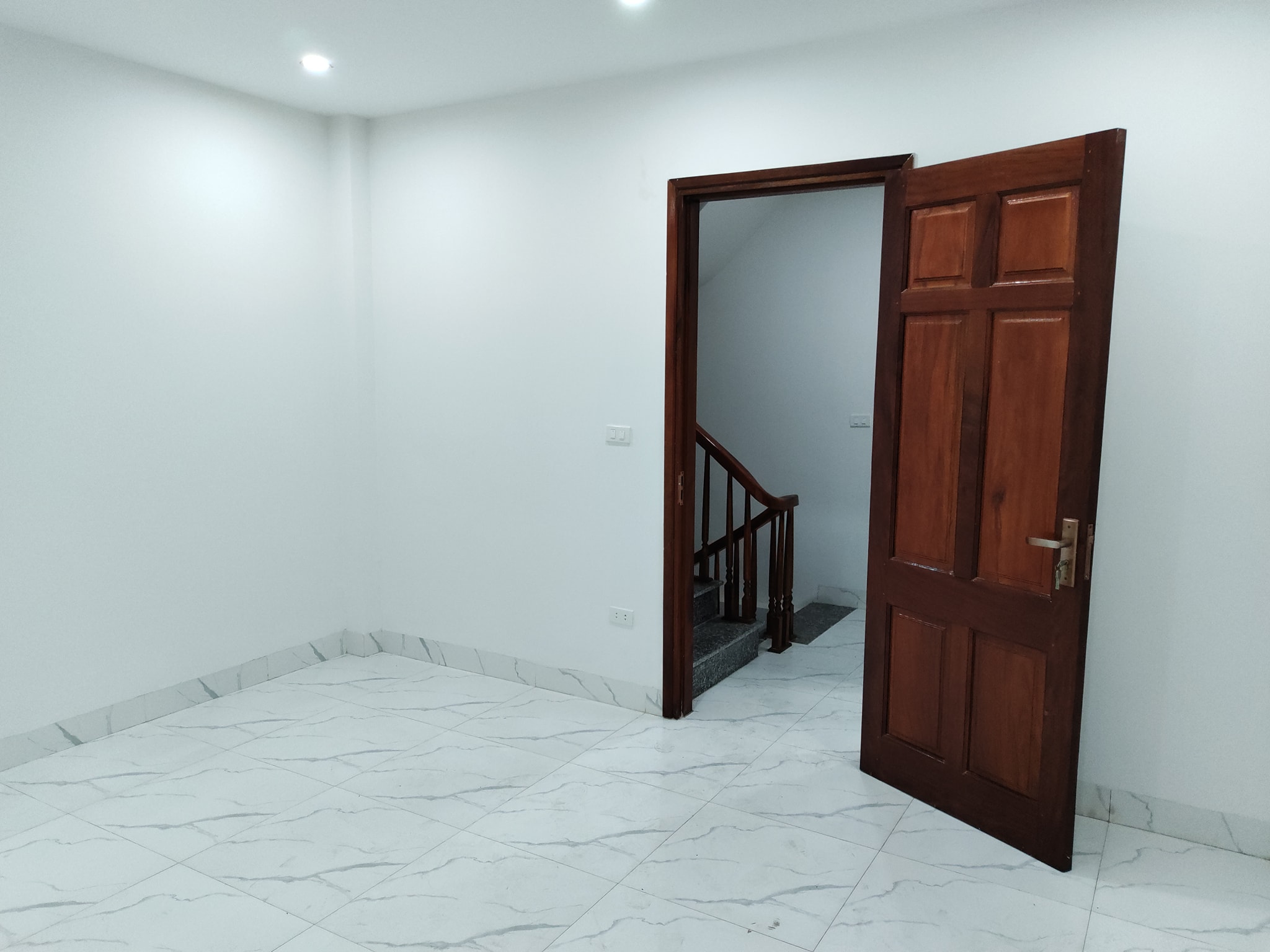 Thoáng mát, yên tĩnh, ngõ ba gác, tặng nội thất ở luôn