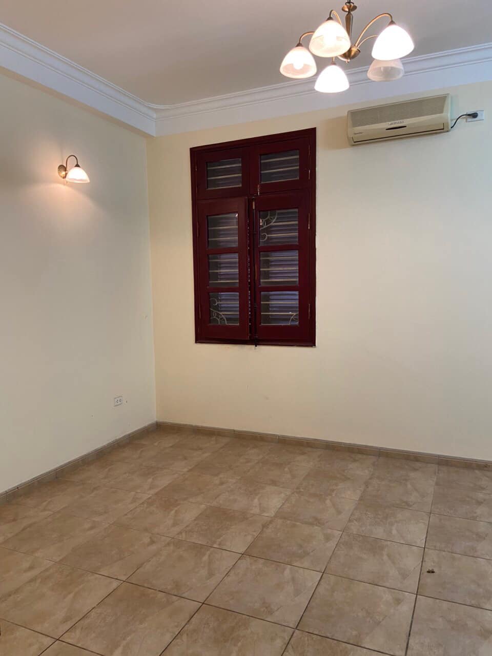 Cho thuê nhà Ô tô tránh Đỗ Quang 75mx6T KD spa kho lớp học, giá rất rẻ