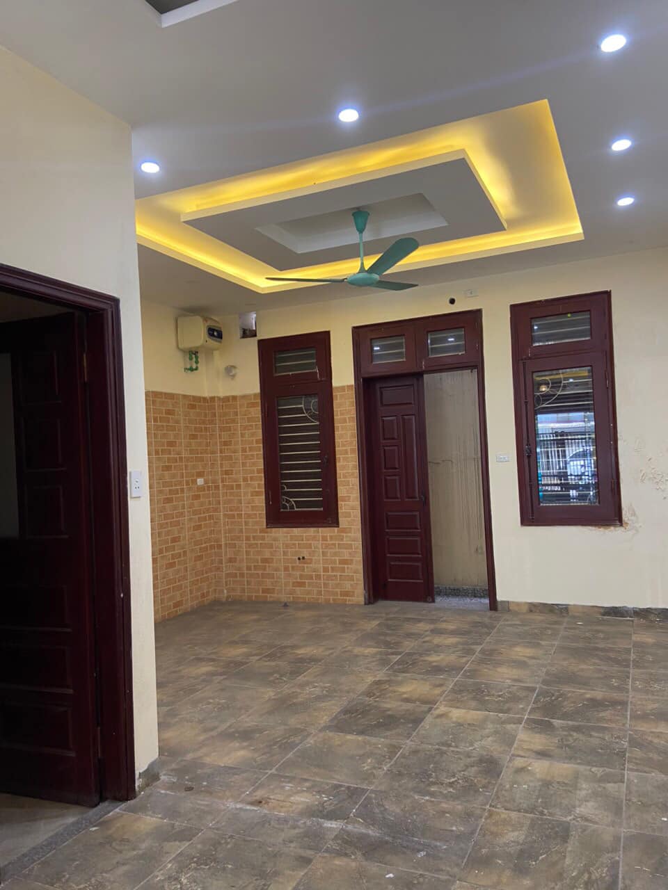 Cho thuê nhà Ô tô tránh Đỗ Quang 75mx6T KD spa kho lớp học, giá rất rẻ