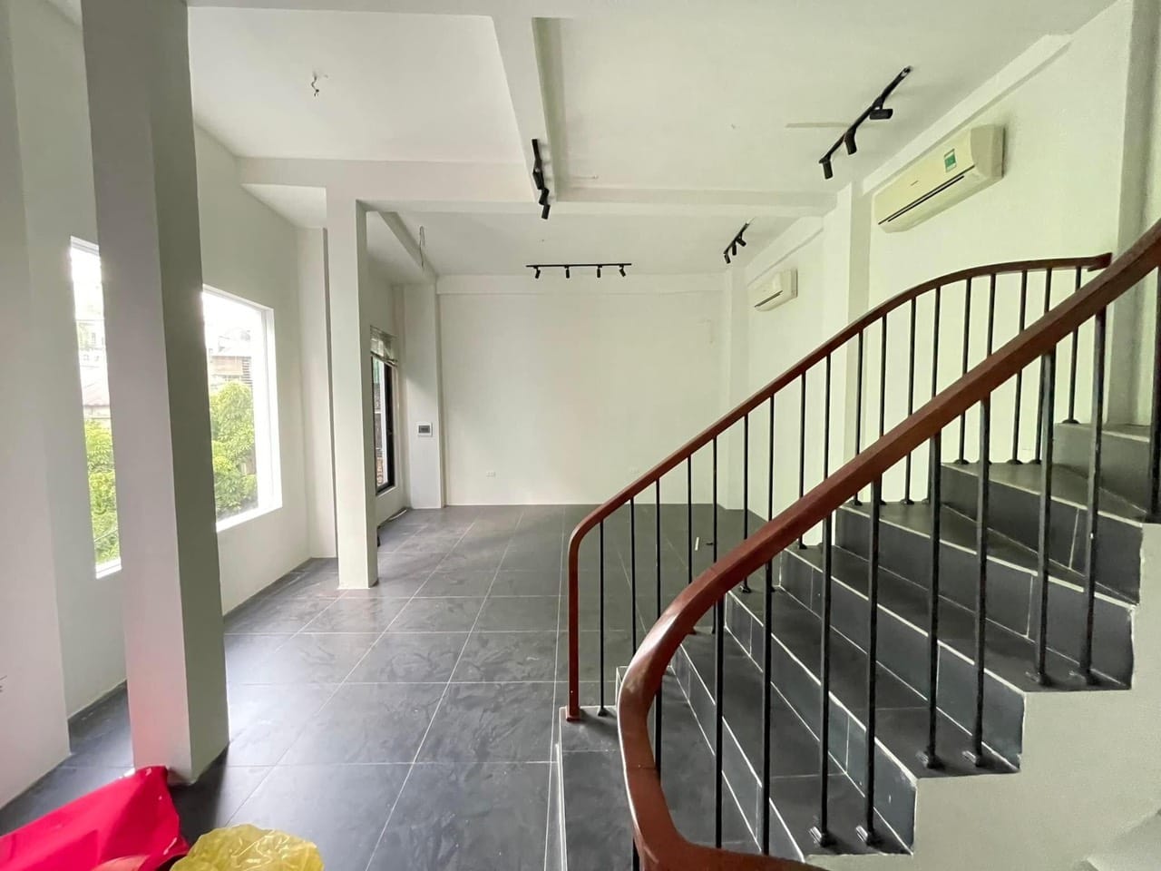 Cho thuê nhà Nguyễn Chánh 55mx6T Thông Sàn oto KD VP cafe spa kho 2x tr Cầu Giấy
