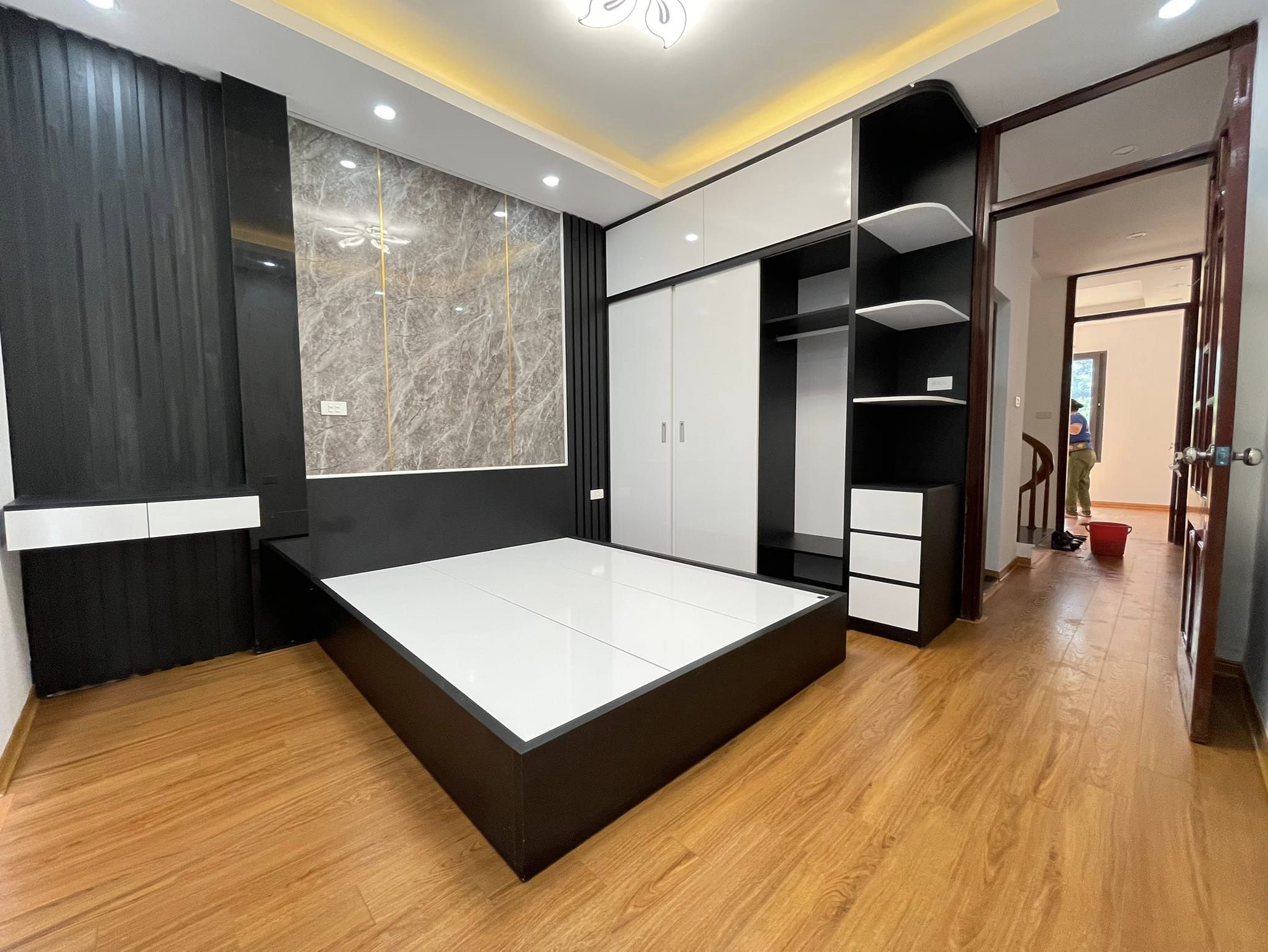 Căn góc, đẹp ở ngay, tặng nội thất, bán nhà Nguyễn Lương Bằng, Đống Đa