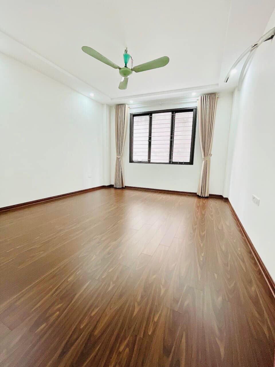 Lô góc, đẹp ở ngay, ngõ ba gác phóng, bán nhà Thái Hà