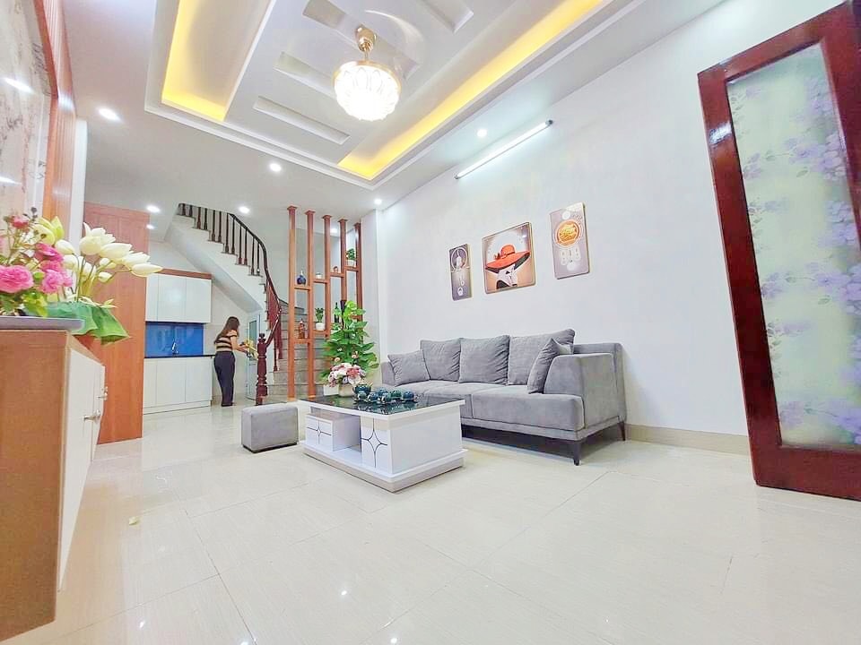 Bán nhà hai mặt thoáng, 1 ngoặt vào, ngõ nông bán nhà phố Trung Liệt