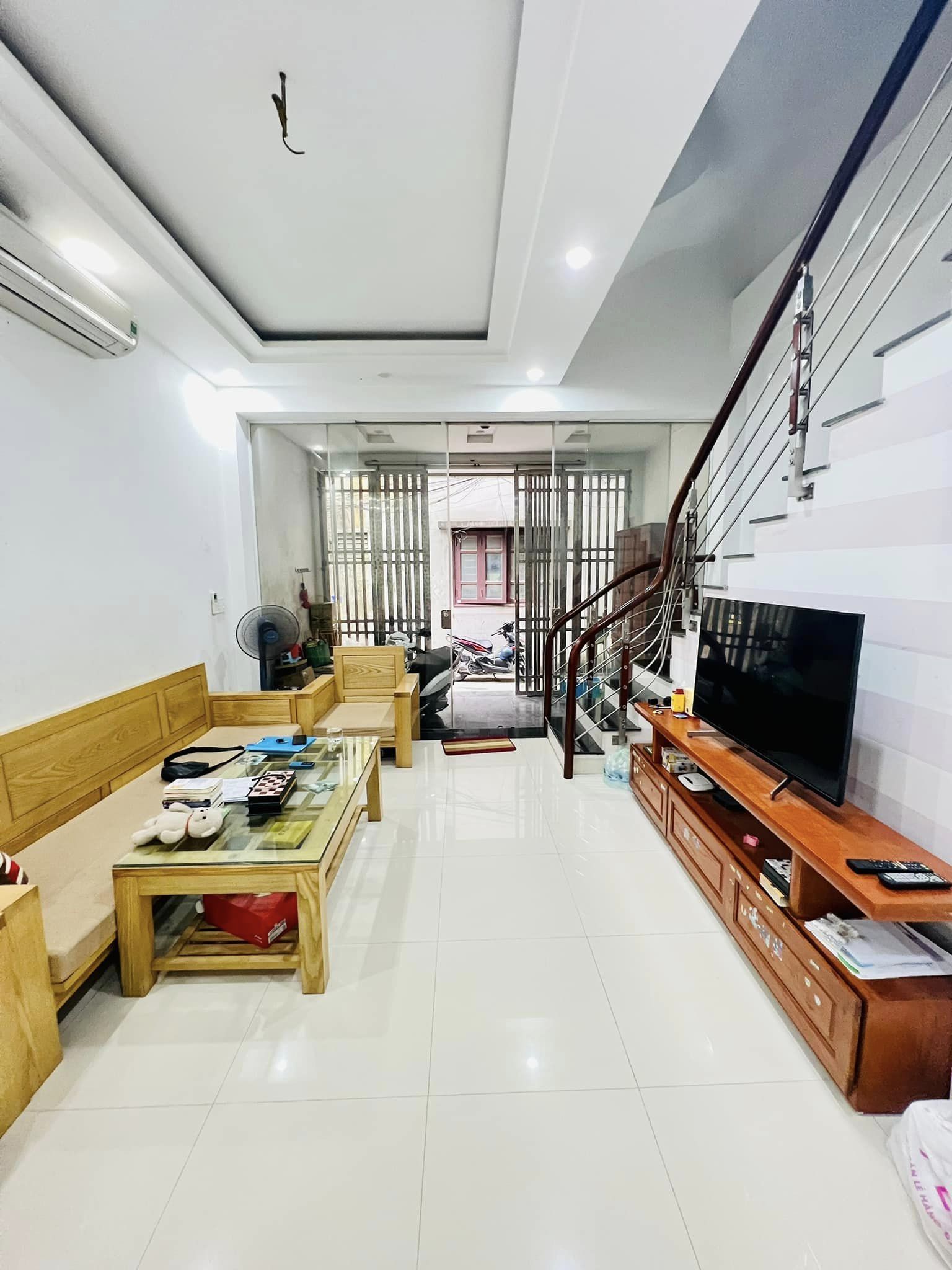 Ô tô tránh 25m, ngõ thông tứ phía, ba gác, bán nhà Đặng Văn Ngữ