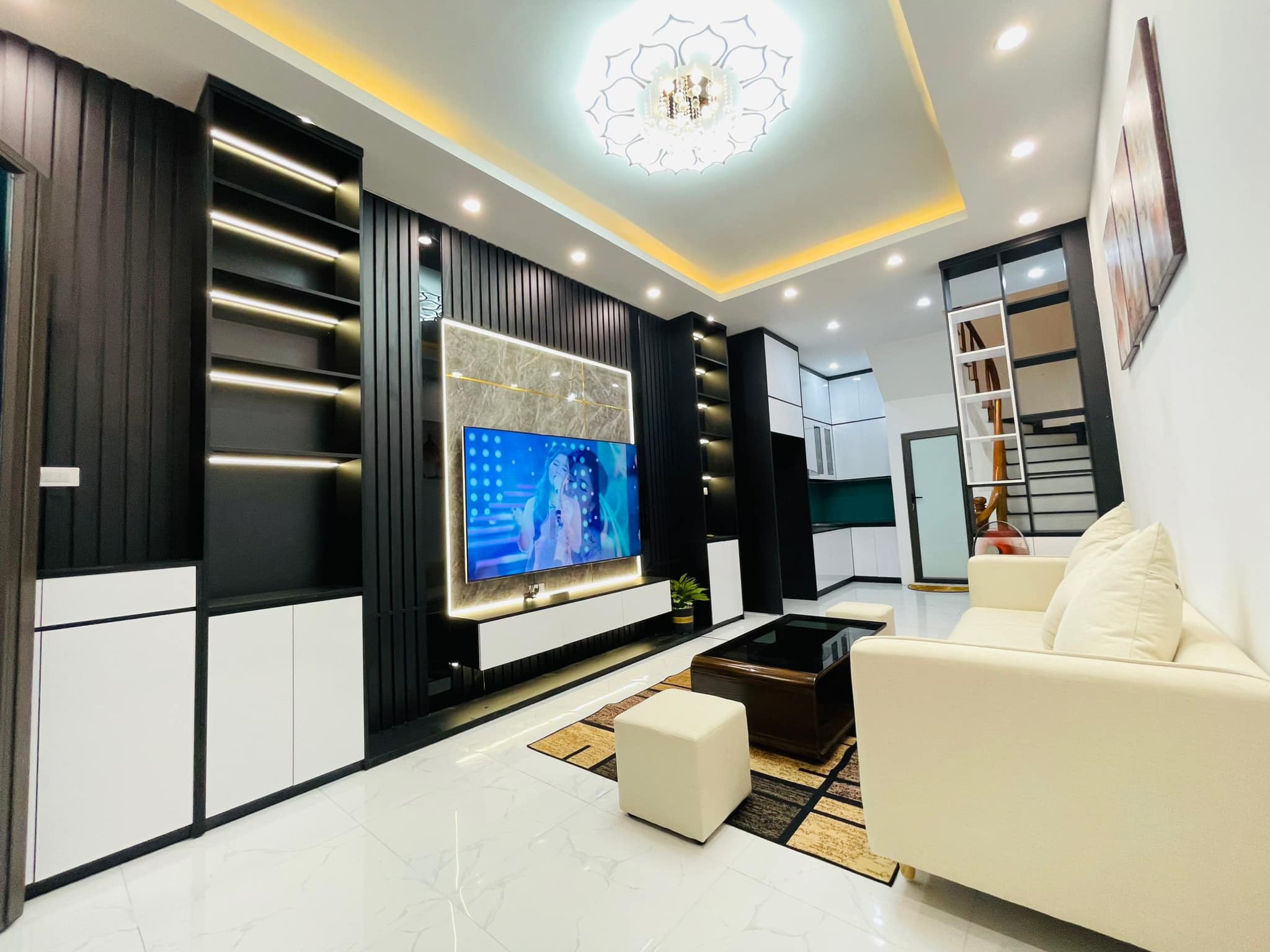 Mới đẹp ở ngay, nhà dân xây, cách phố 15m bán nhà Tôn Đức Thắng
