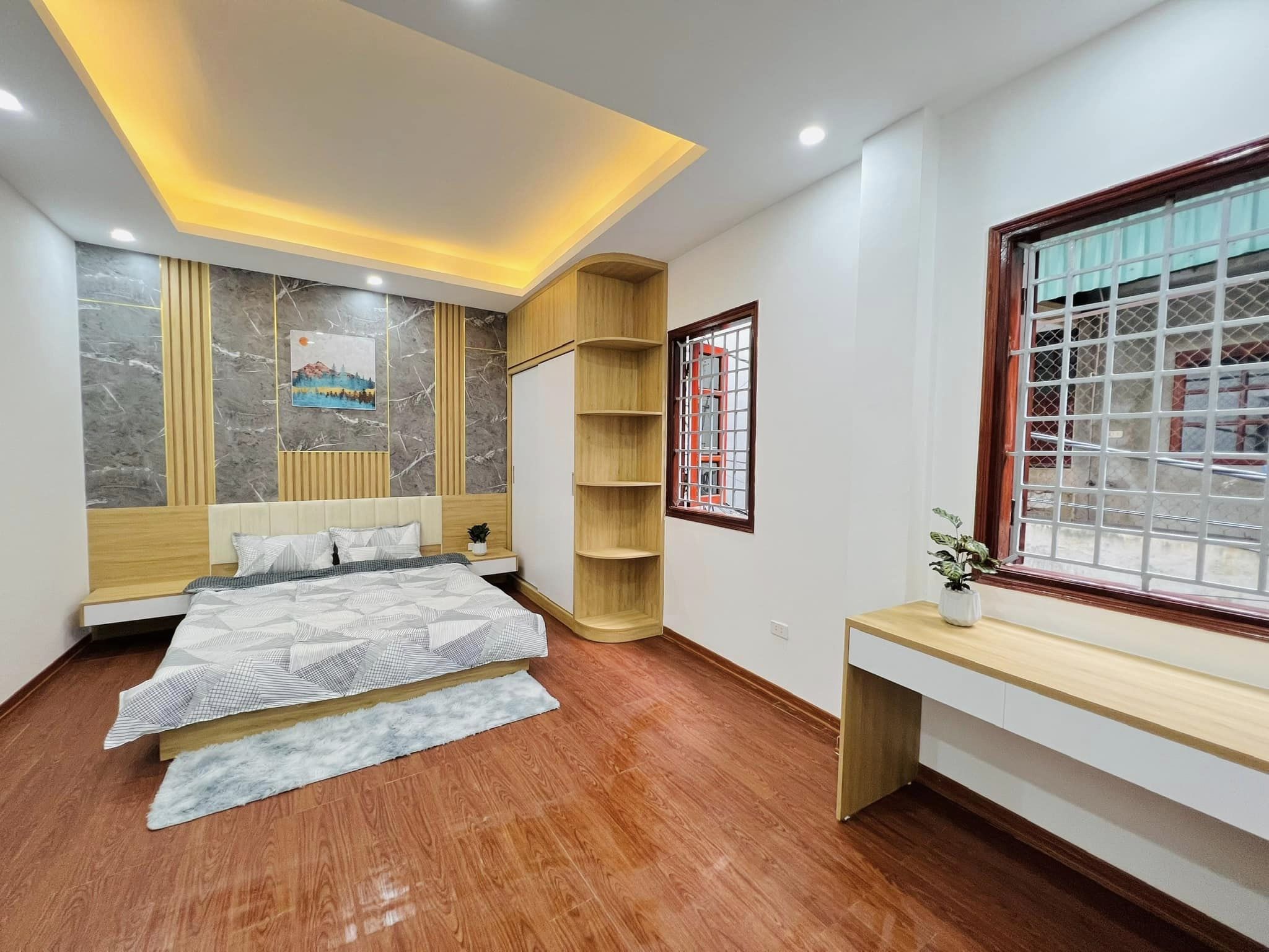 Ngộp bank, giảm sốc 300 trđ, lô góc, ở ngay, bán nhà Đặng Văn Ngữ