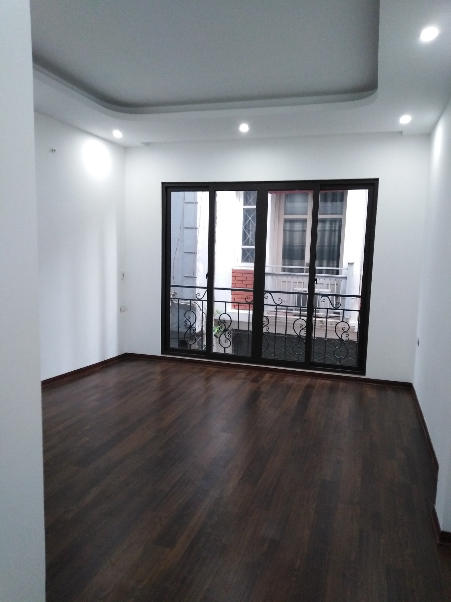 Chỉ 1 nhà ra Ô TÔ, cách phố 20m, ở ngay, có sân để xe, Phan Đình Giót