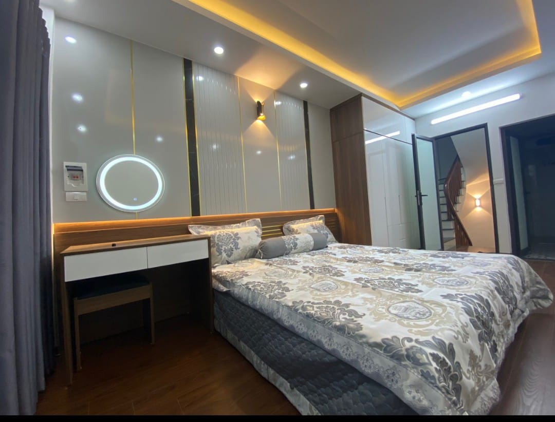 Cách phố 25m, thông các ngả, đẹp ở ngay bán nhà Đông Tác