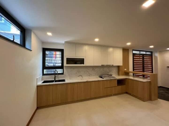 Tôi cần bán nhà ngõ ô tô tránh 10m, đẹp ở ngay, 2 thoáng tại Phương Mai